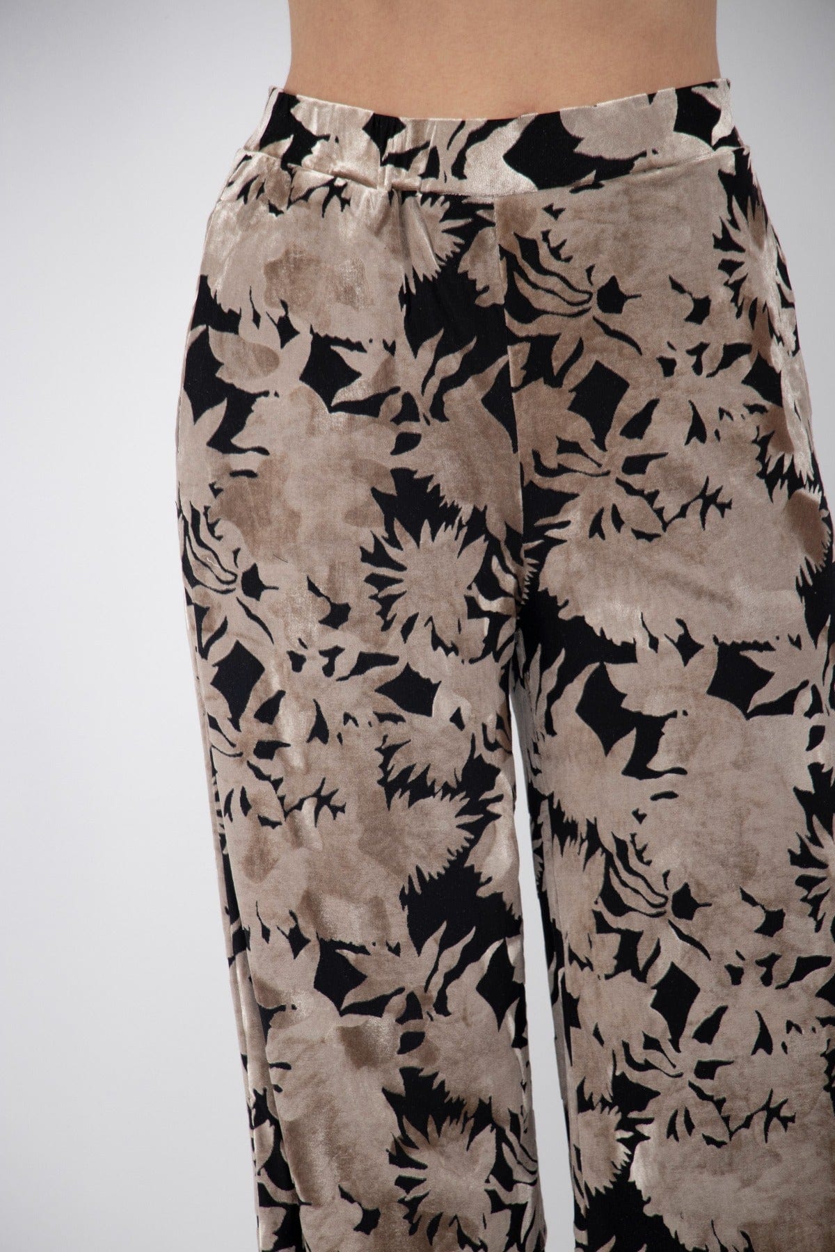 نتشي بنطون مخملي نسائي طويل