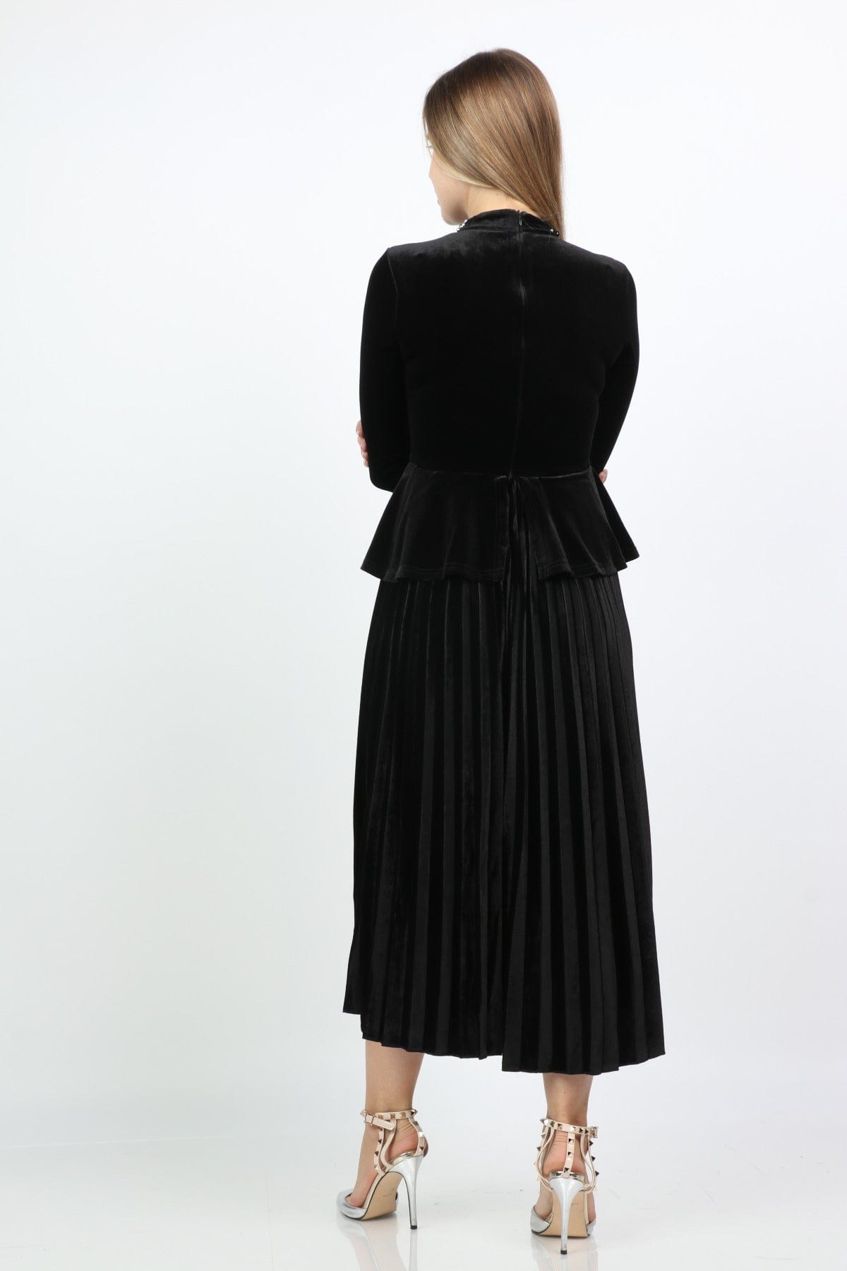 ูุชุดู ูุณุชุงู ู
ูุฏู ูุทููุฉ ุจููุณูู ุจุฃูู
ุงู
ุทูููุฉ