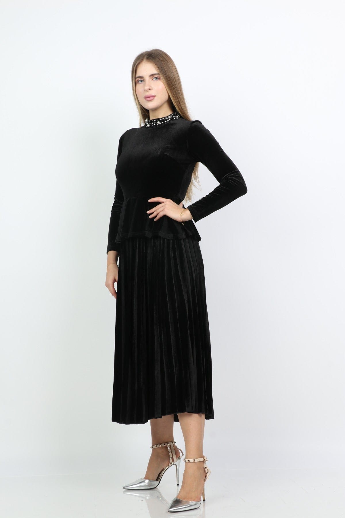 ูุชุดู ูุณุชุงู ู
ูุฏู ูุทููุฉ ุจููุณูู ุจุฃูู
ุงู
ุทูููุฉ