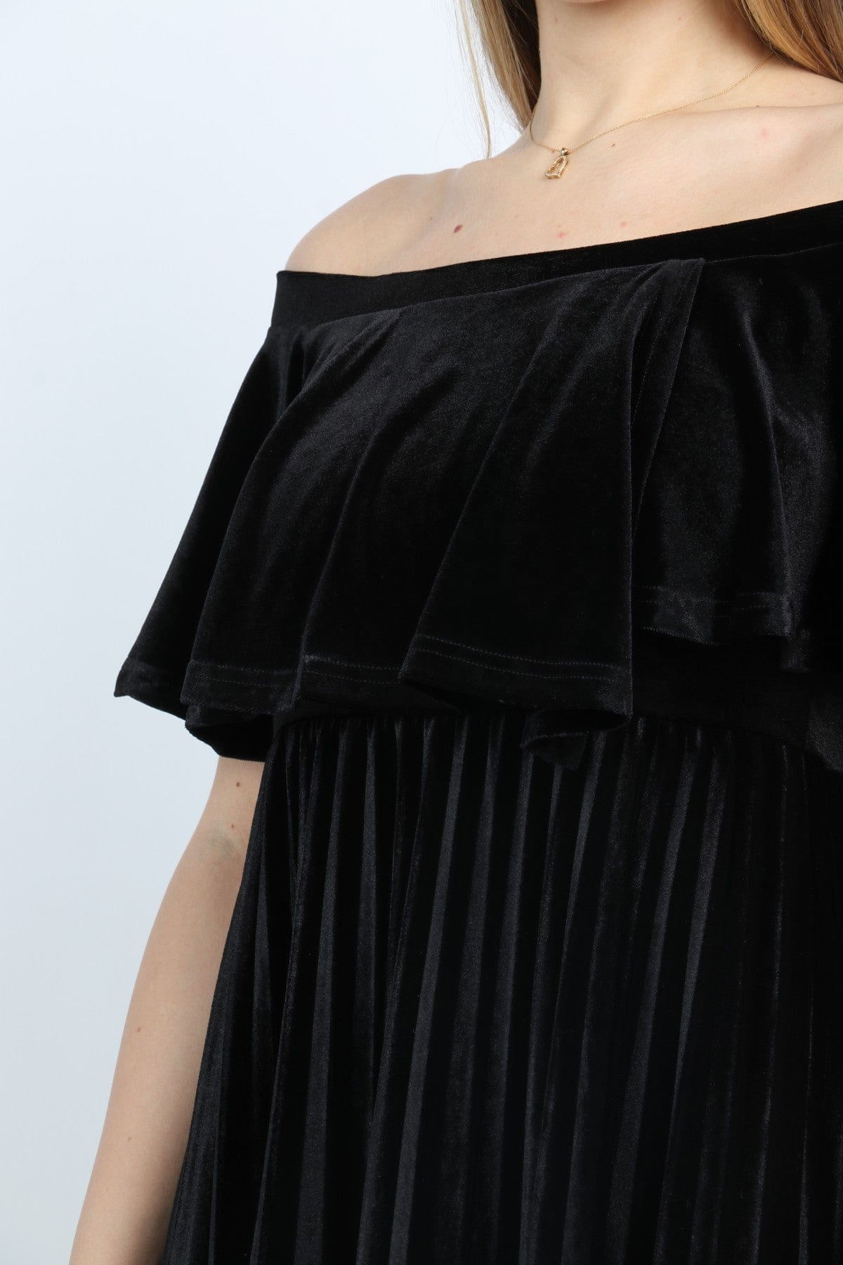 نتشي فستان ميدي مخمل سهرة كتف بكم قصير