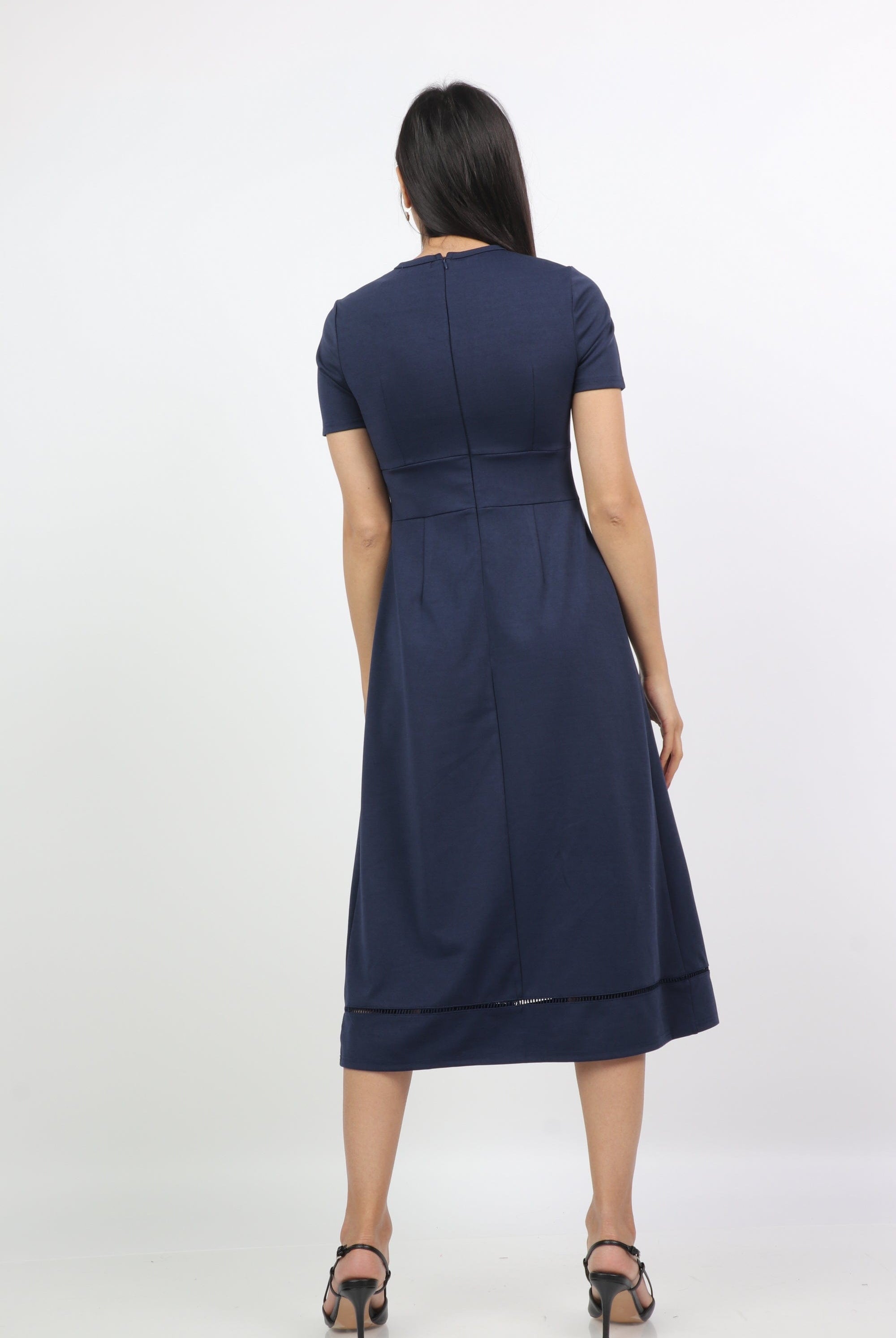 نتشي فستان ميدي منفوش سادة بكم قصير