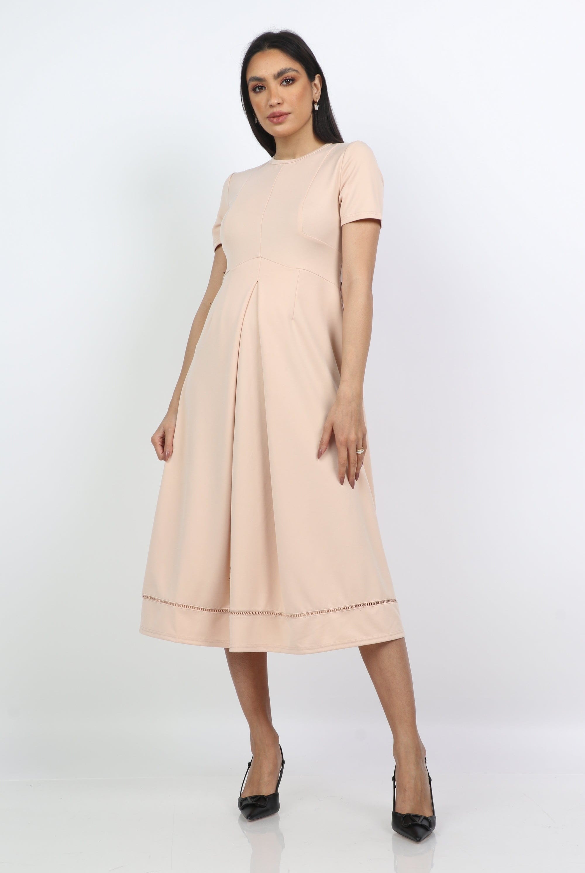 نتشي فستان ميدي منفوش سادة بكم قصير