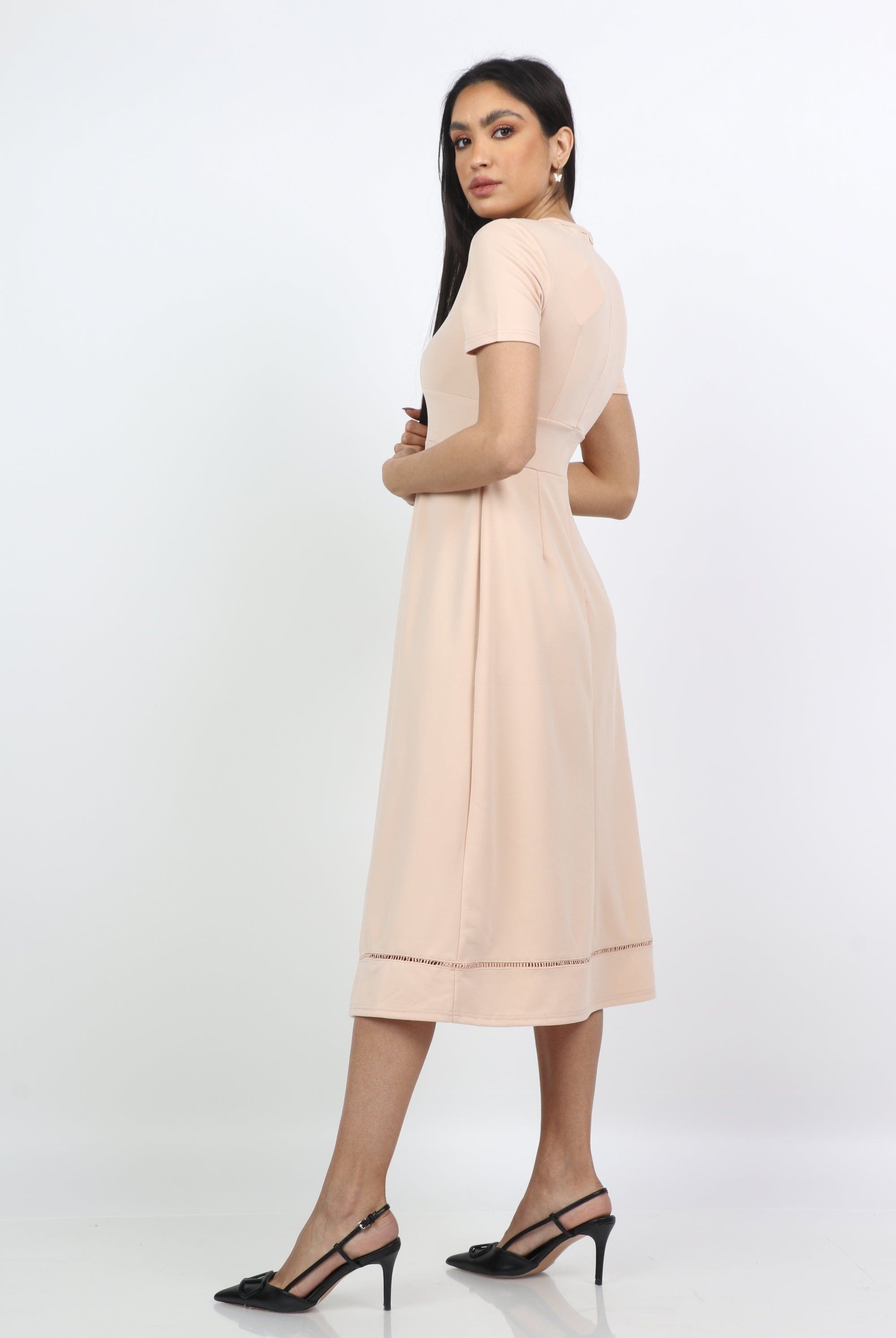 نتشي فستان ميدي منفوش سادة بكم قصير