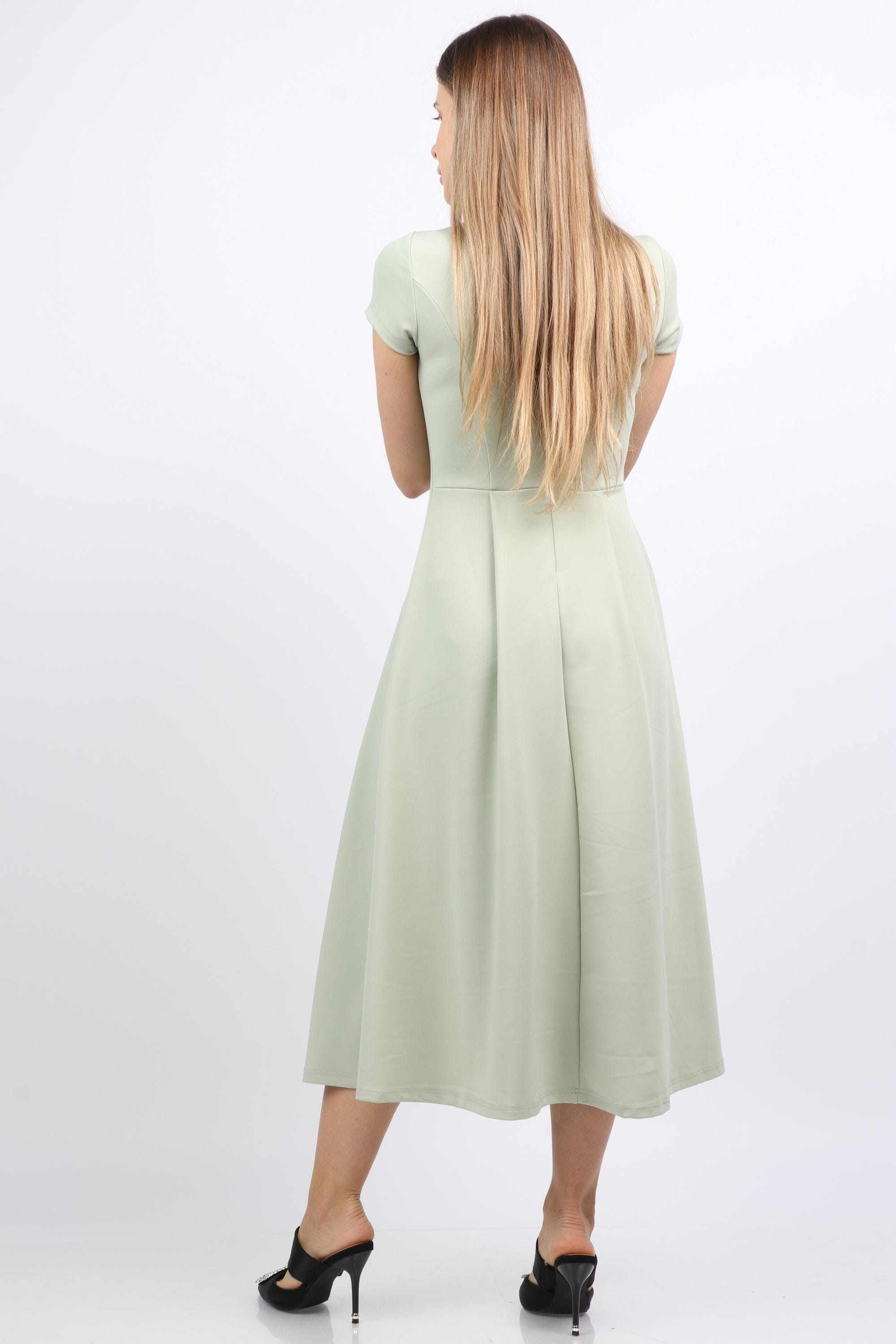 نتشي فستان ميدي منفوش سادة بكم قصير