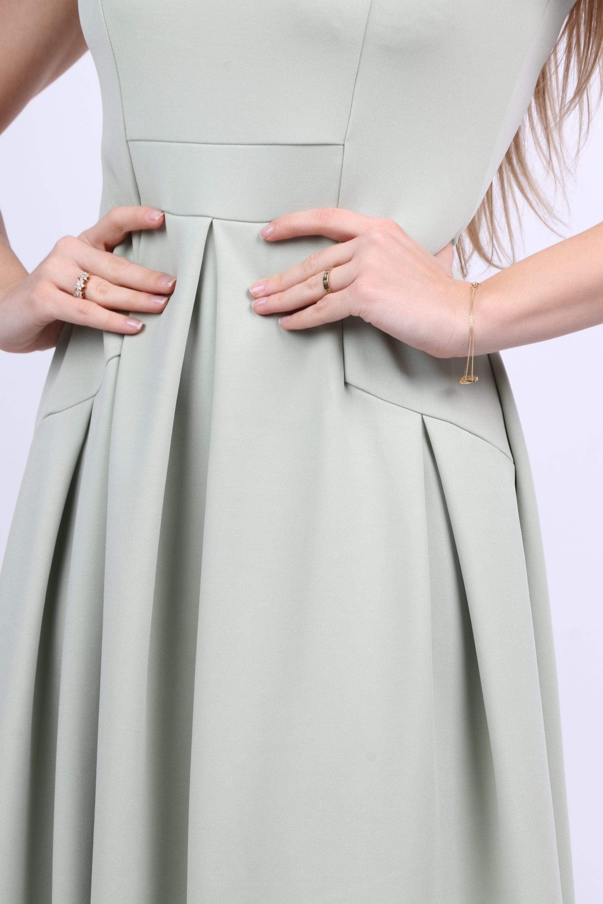 نتشي فستان ميدي منفوش سادة بكم قصير