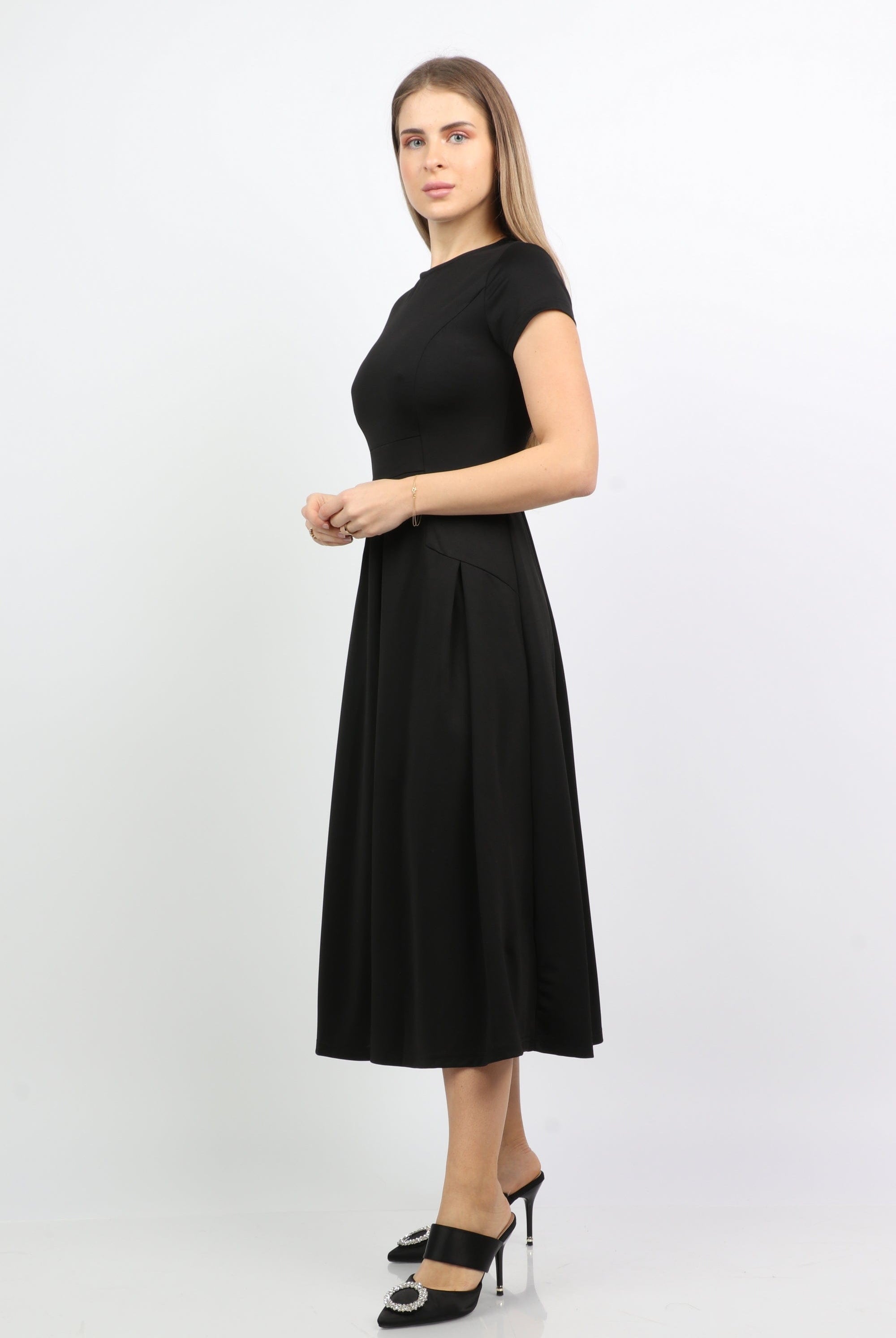 نتشي فستان ميدي منفوش سادة بكم قصير