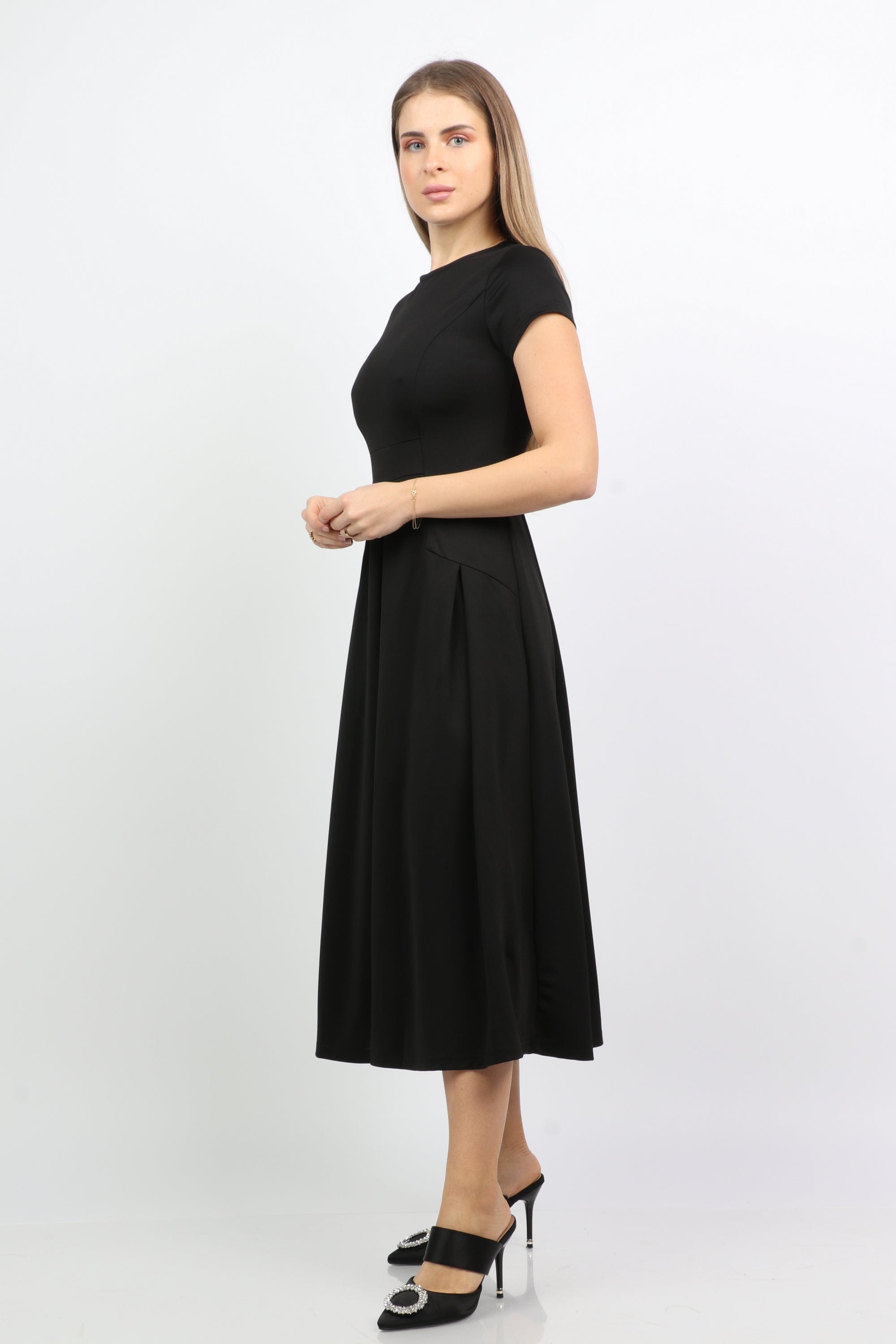 نتشي فستان ميدي منفوش سادة بكم قصير