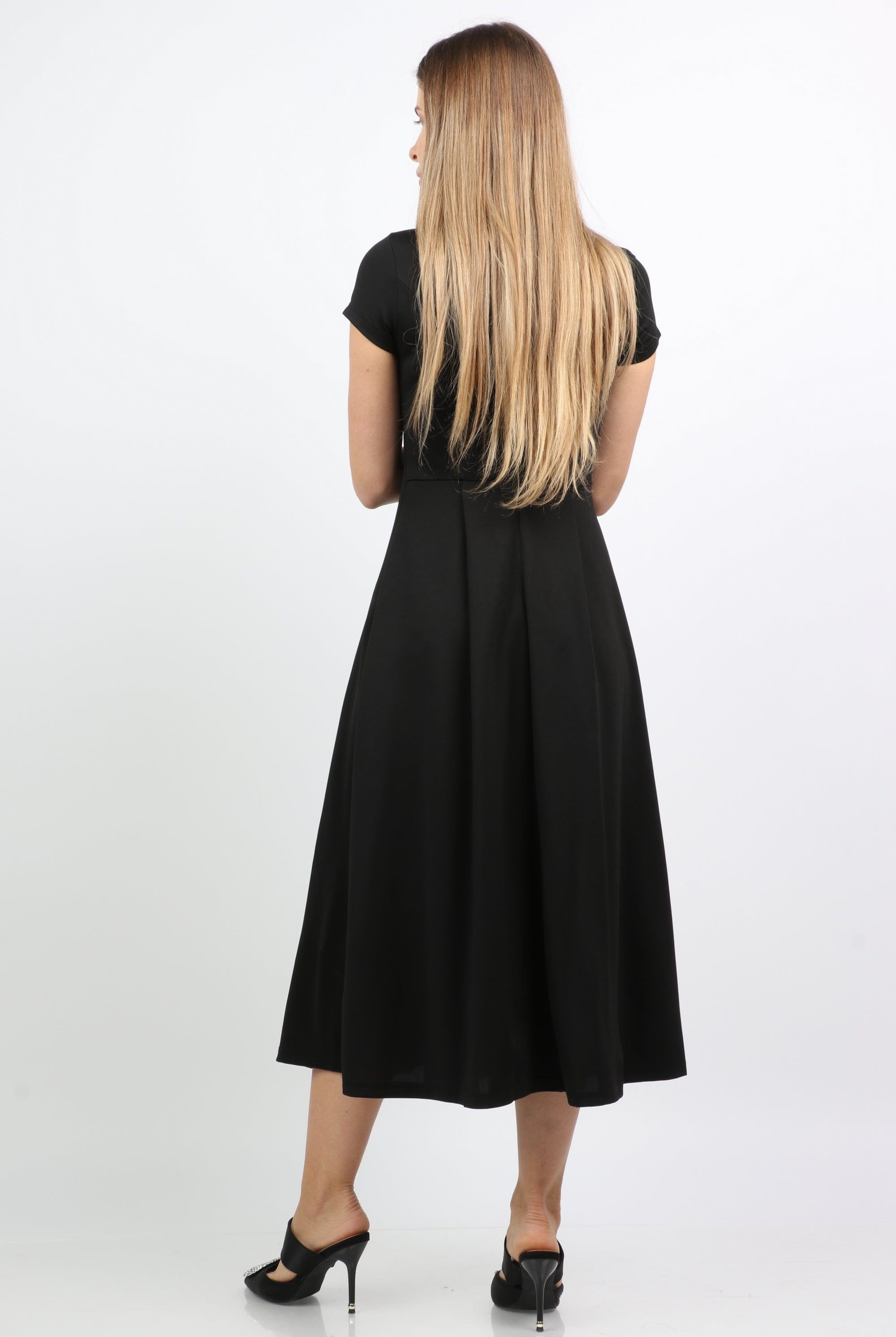 نتشي فستان ميدي منفوش سادة بكم قصير