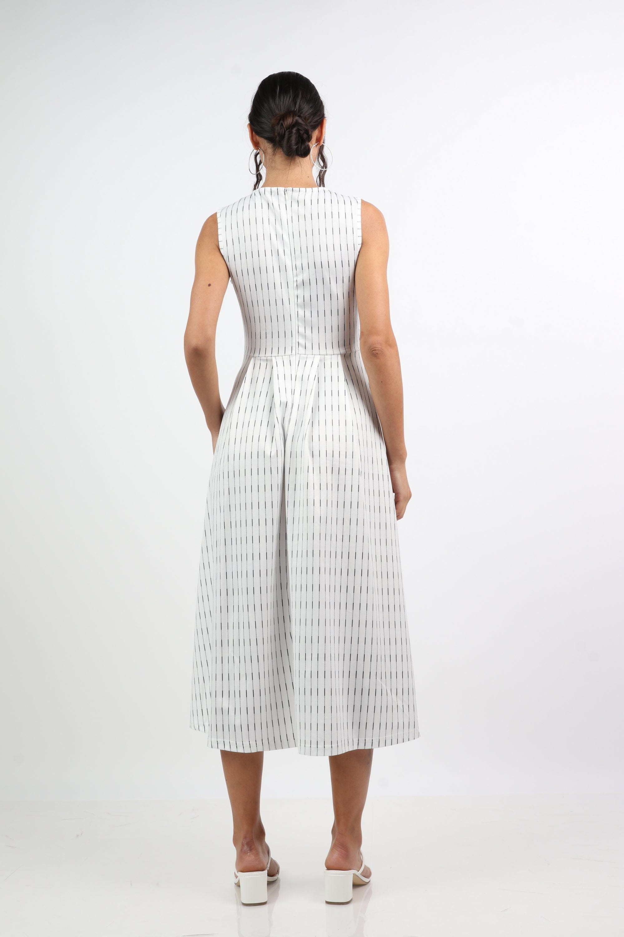 نتشي فستان ميدي منقوش كلاسيكي بدون كم