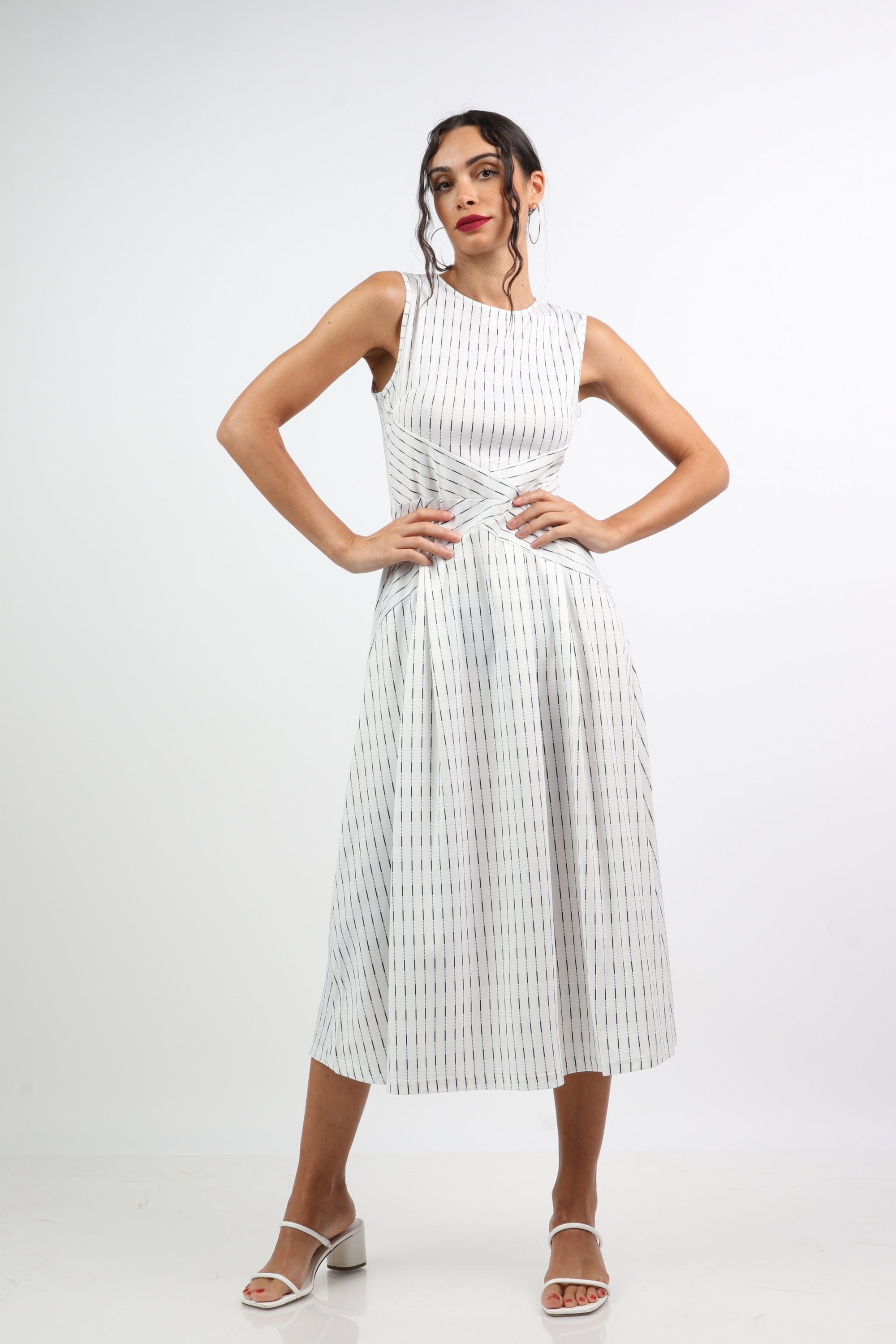 نتشي فستان ميدي منقوش كلاسيكي بدون كم