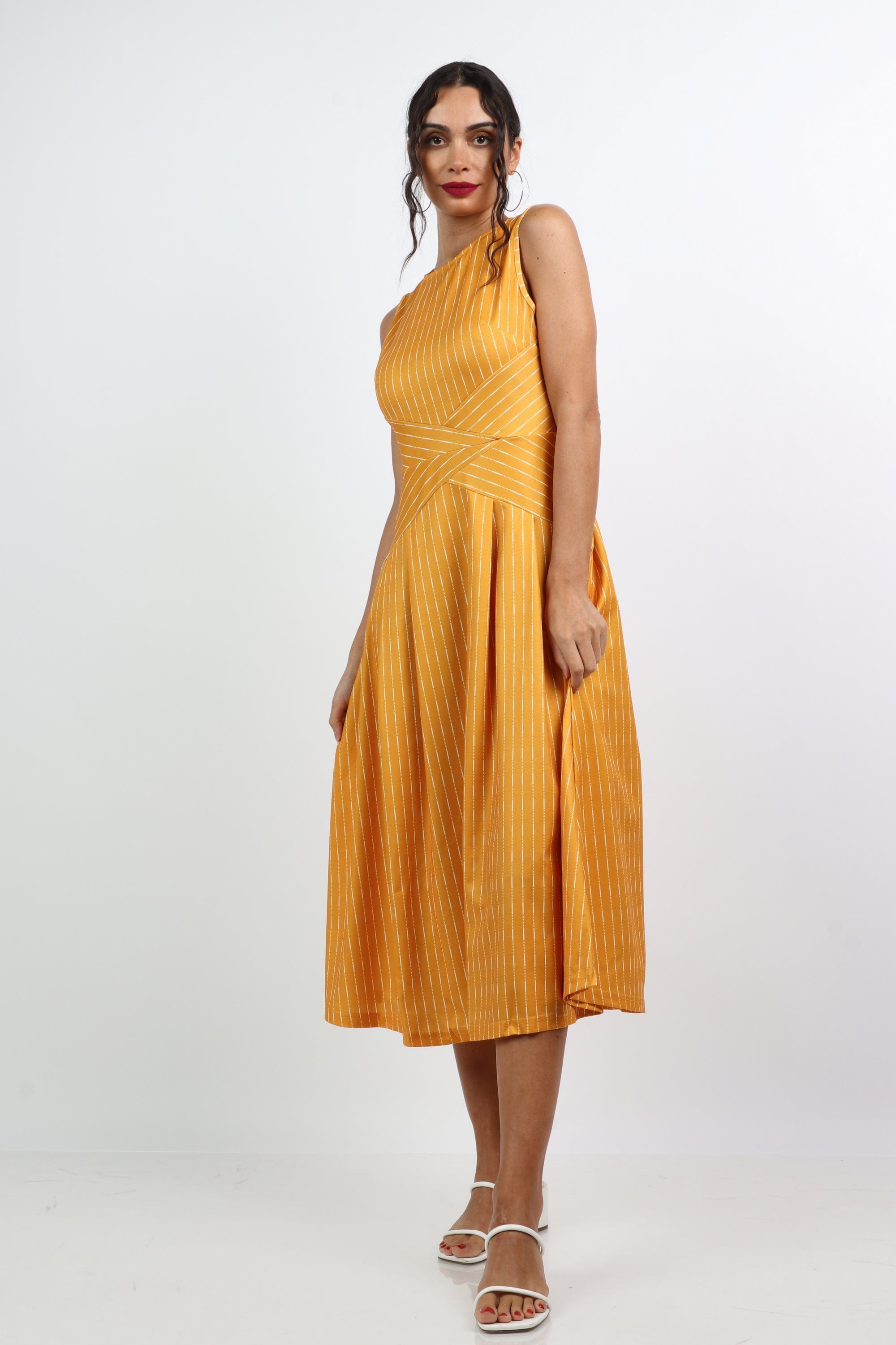 نتشي فستان ميدي منقوش كلاسيكي بدون كم