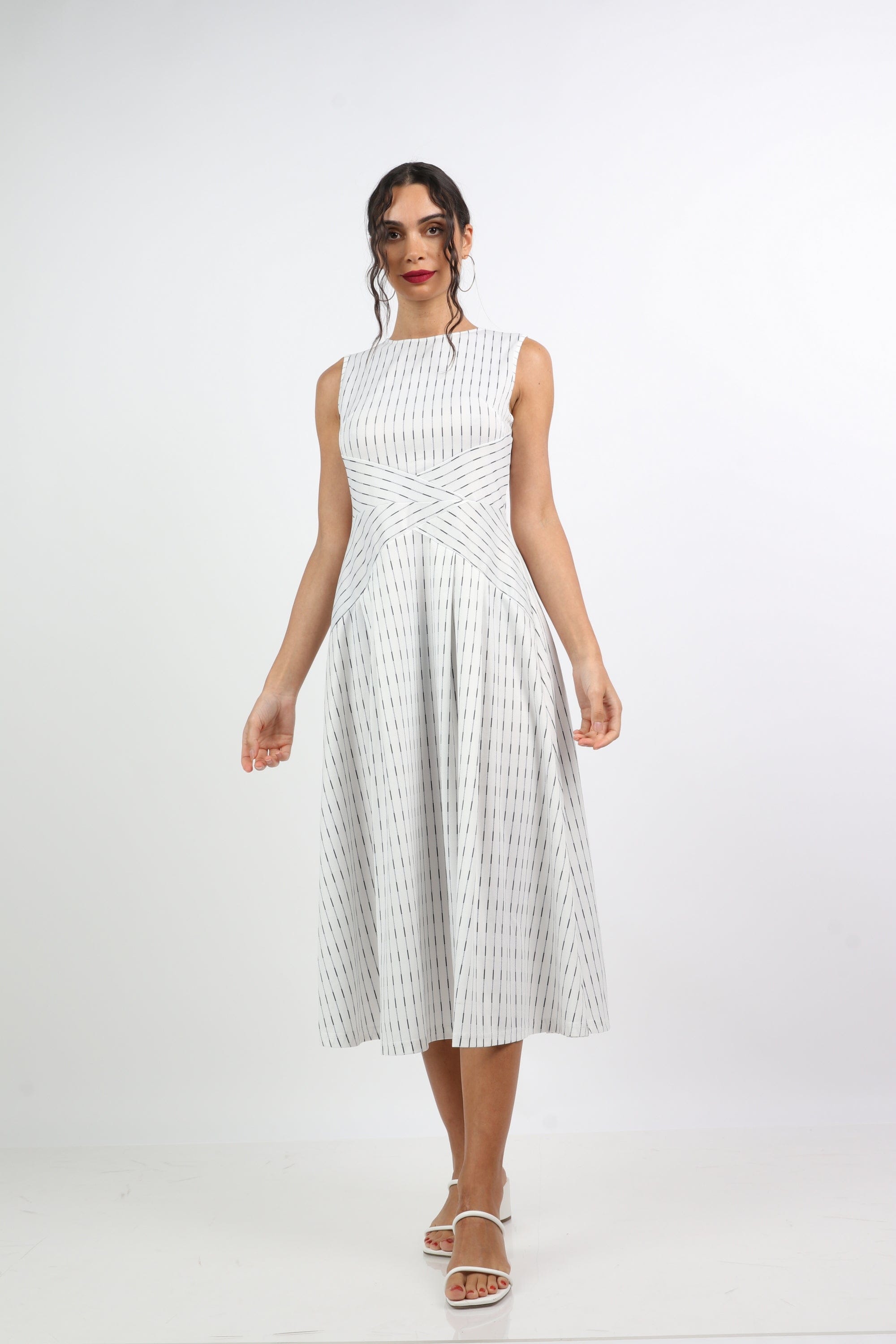 نتشي فستان ميدي منقوش كلاسيكي بدون كم