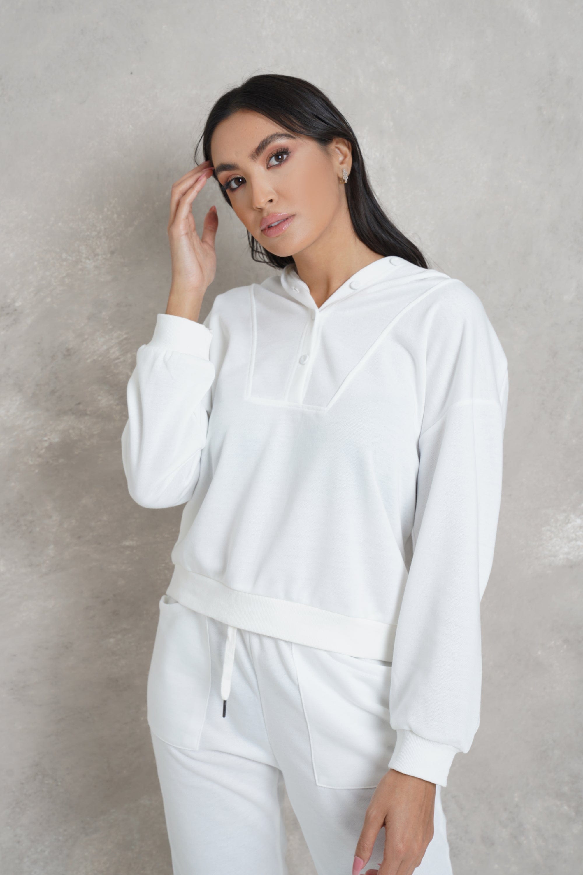 نتشي بلوزة هودي رياضي بأزرار وقبعة خلفية كم طويل نسائي