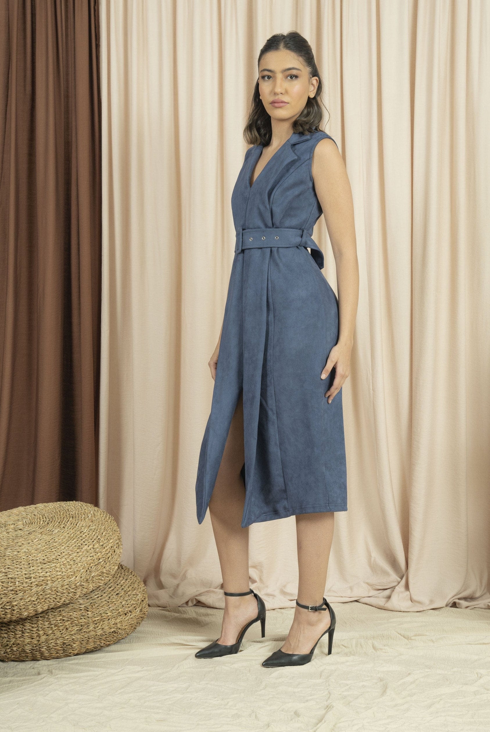 نتشي فستان شتوي قصير مفتوح من الجانب كت مع حزام نسائي أزرق داكن