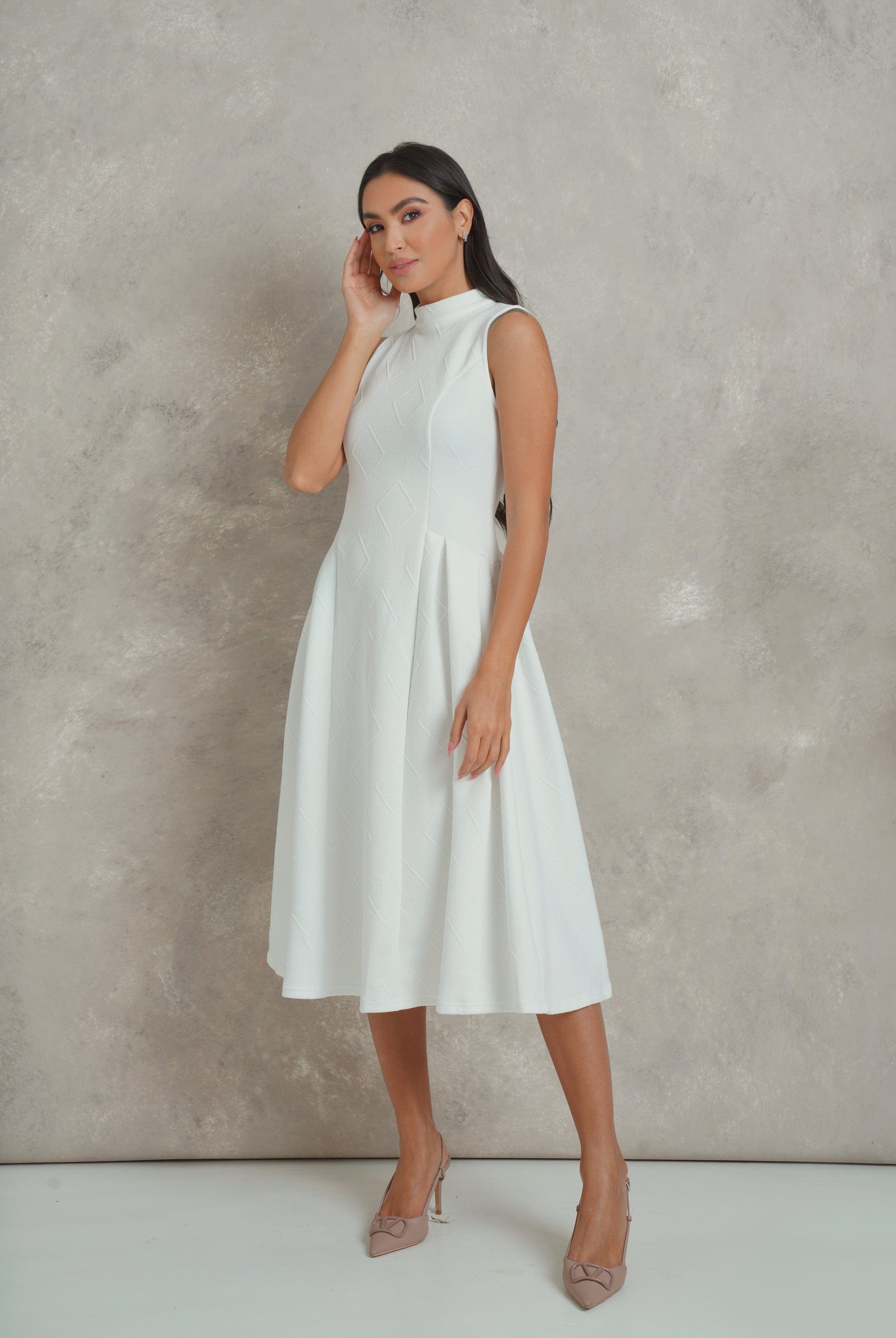 نتشي فستان ميدي سادة واسع بياقة طويلة بدون كم