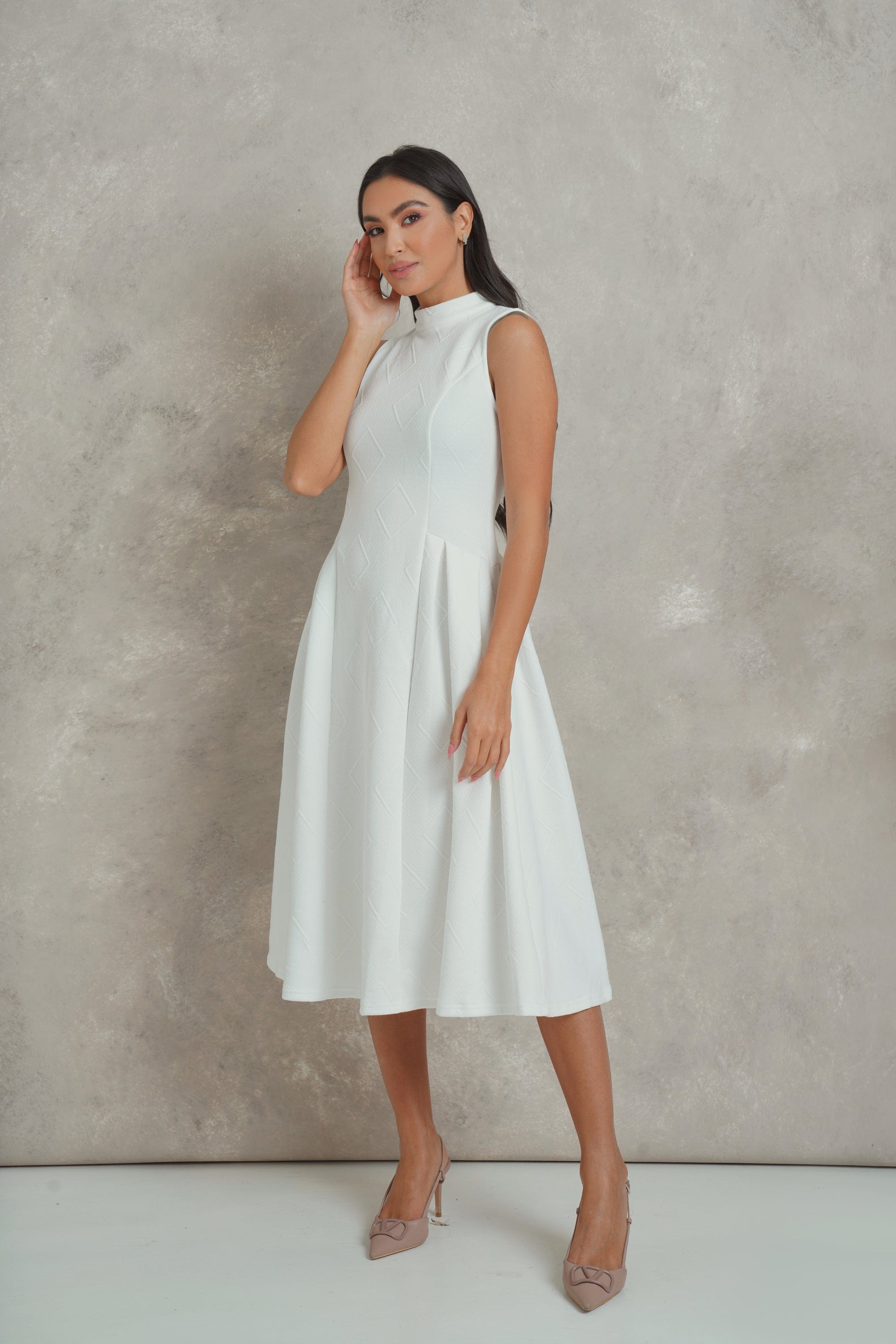 نتشي فستان ميدي سادة واسع بياقة طويلة بدون كم