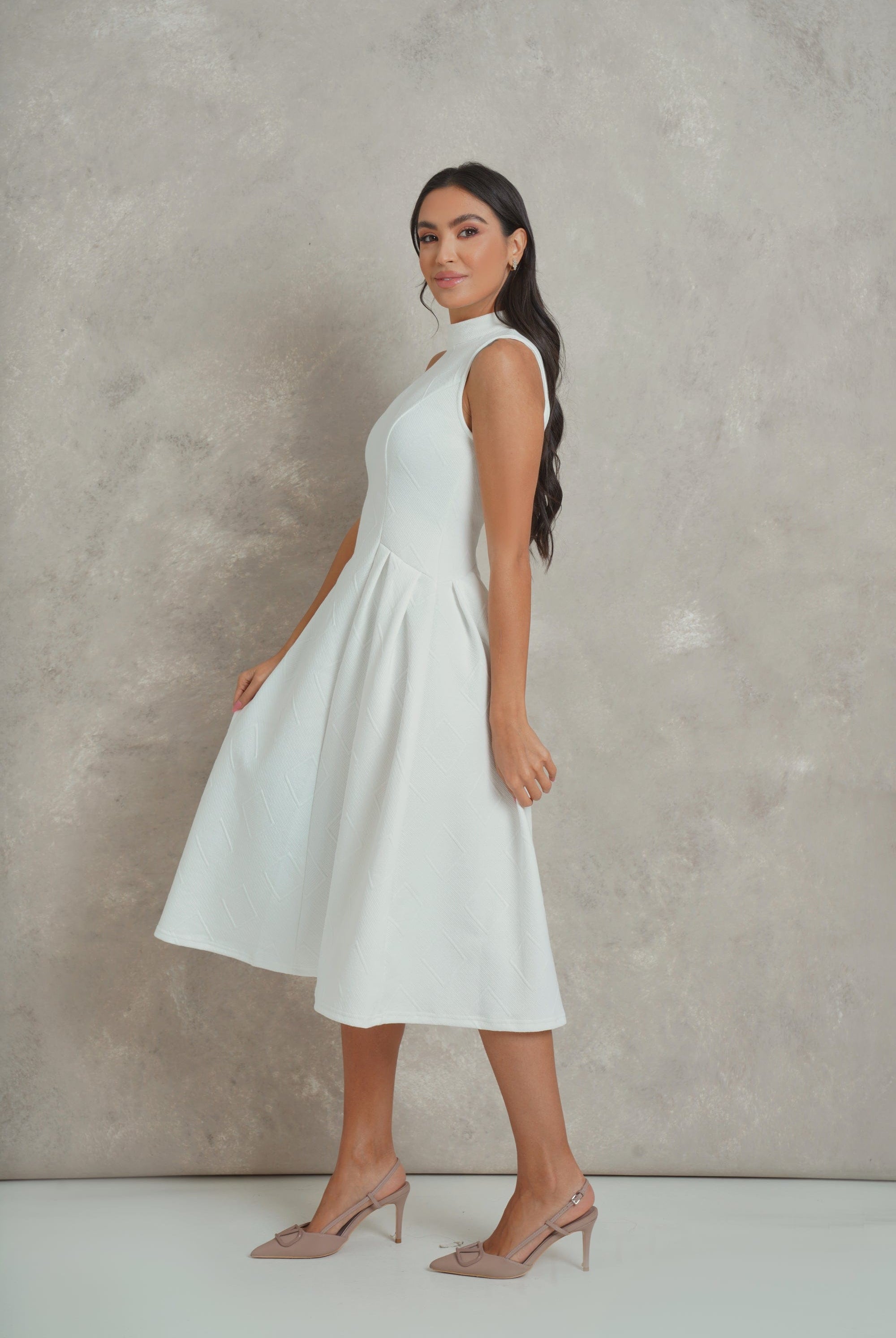 نتشي فستان ميدي سادة واسع بياقة طويلة بدون كم