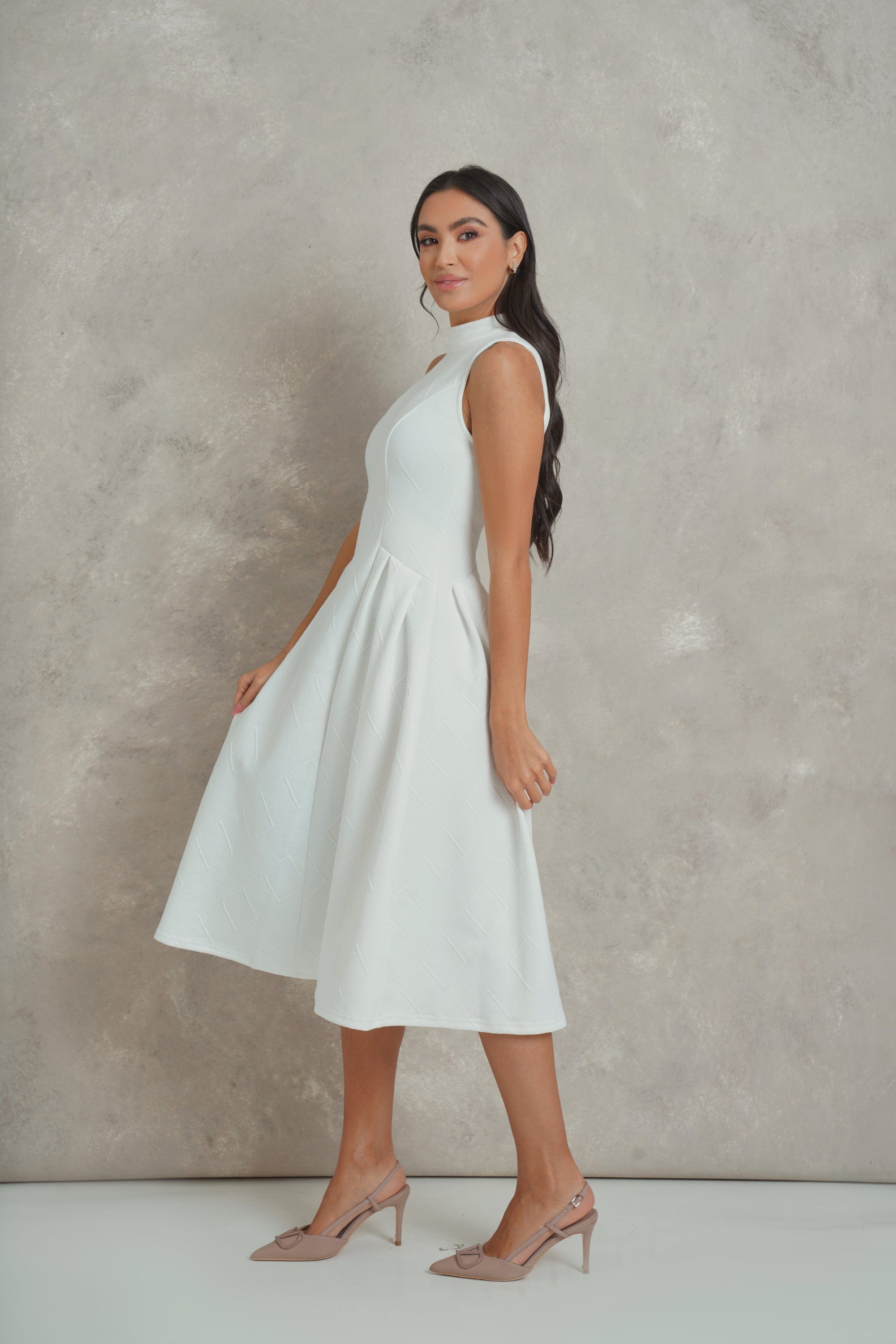 نتشي فستان ميدي سادة واسع بياقة طويلة بدون كم