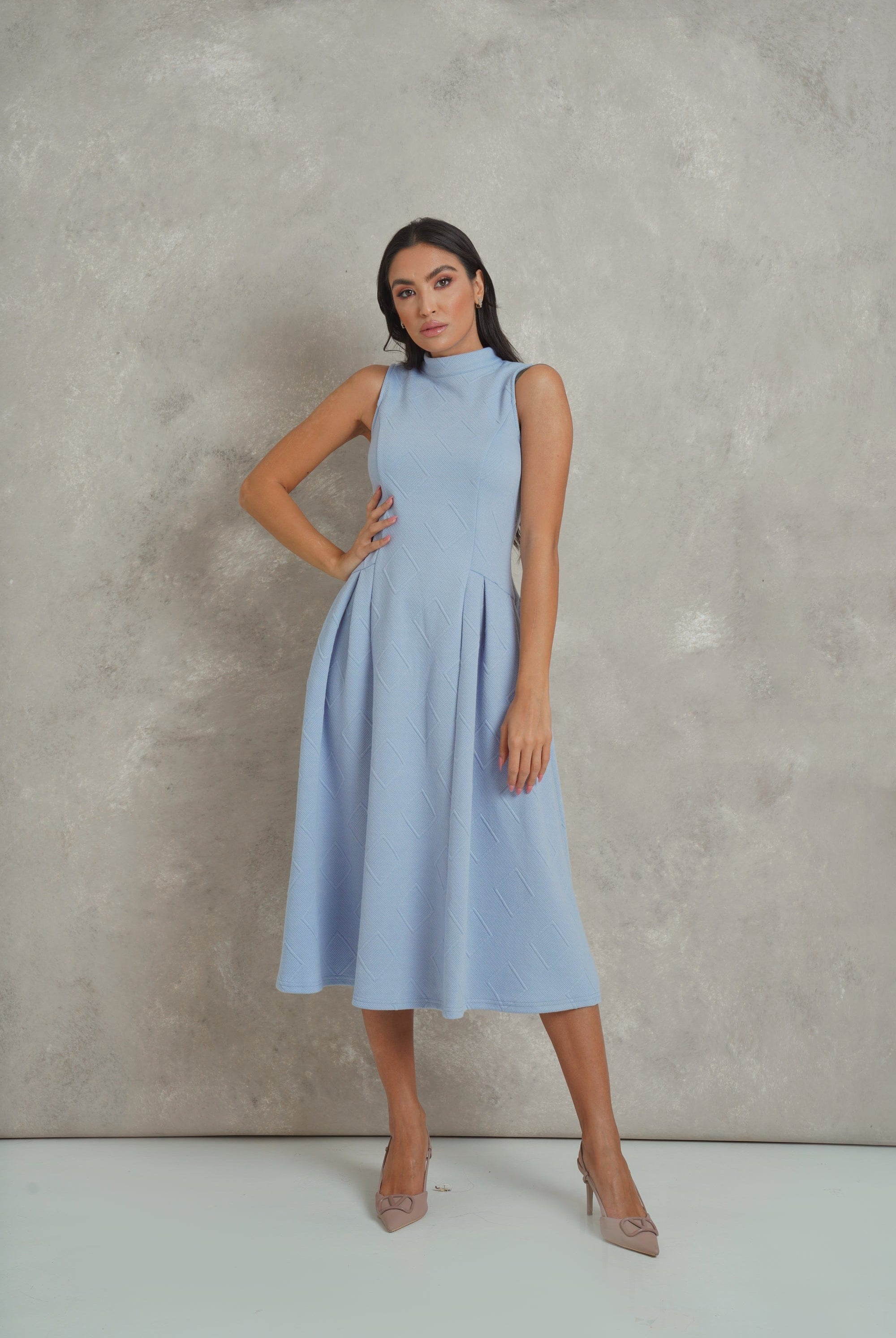 نتشي فستان ميدي سادة واسع بياقة طويلة بدون كم