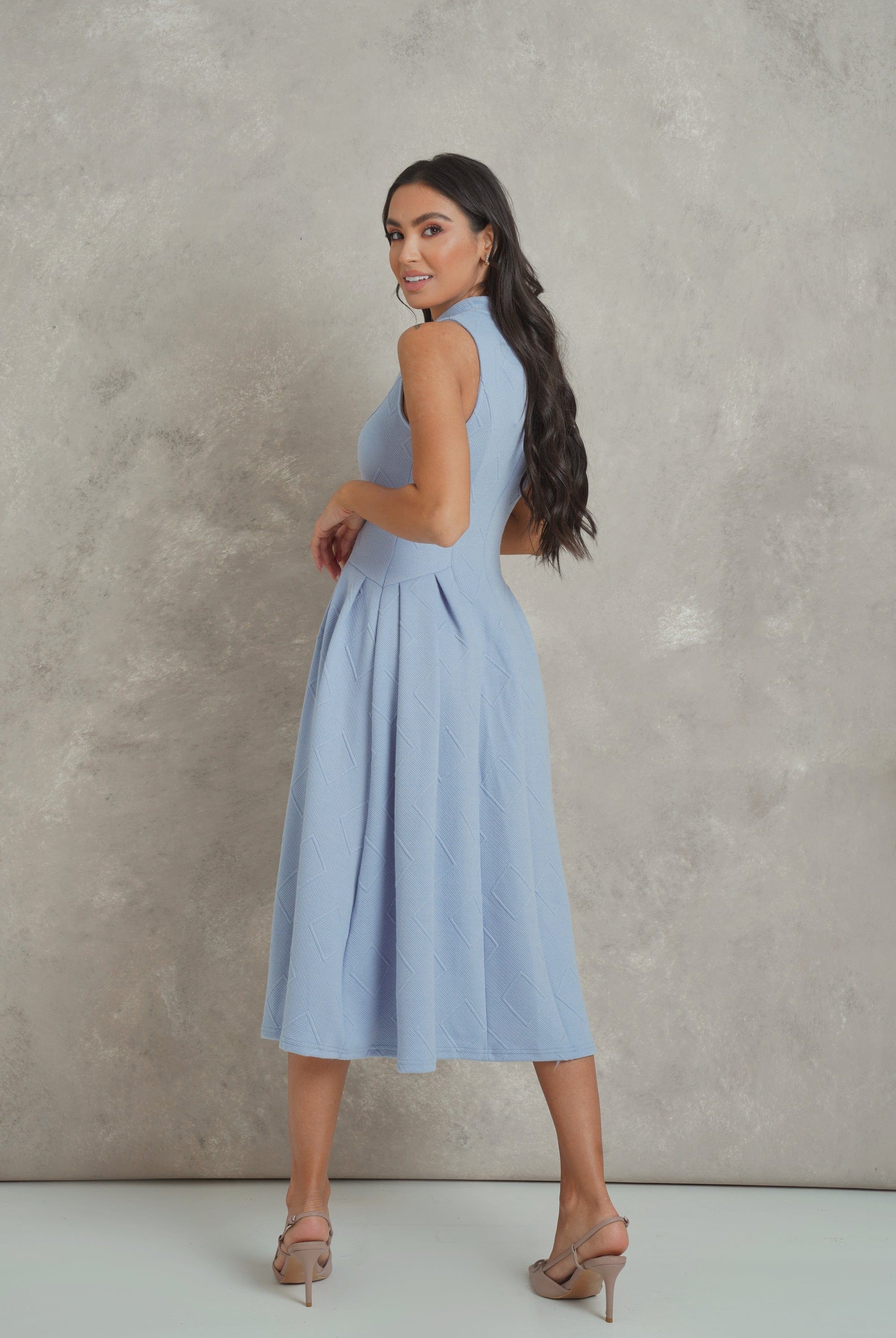 نتشي فستان ميدي سادة واسع بياقة طويلة بدون كم