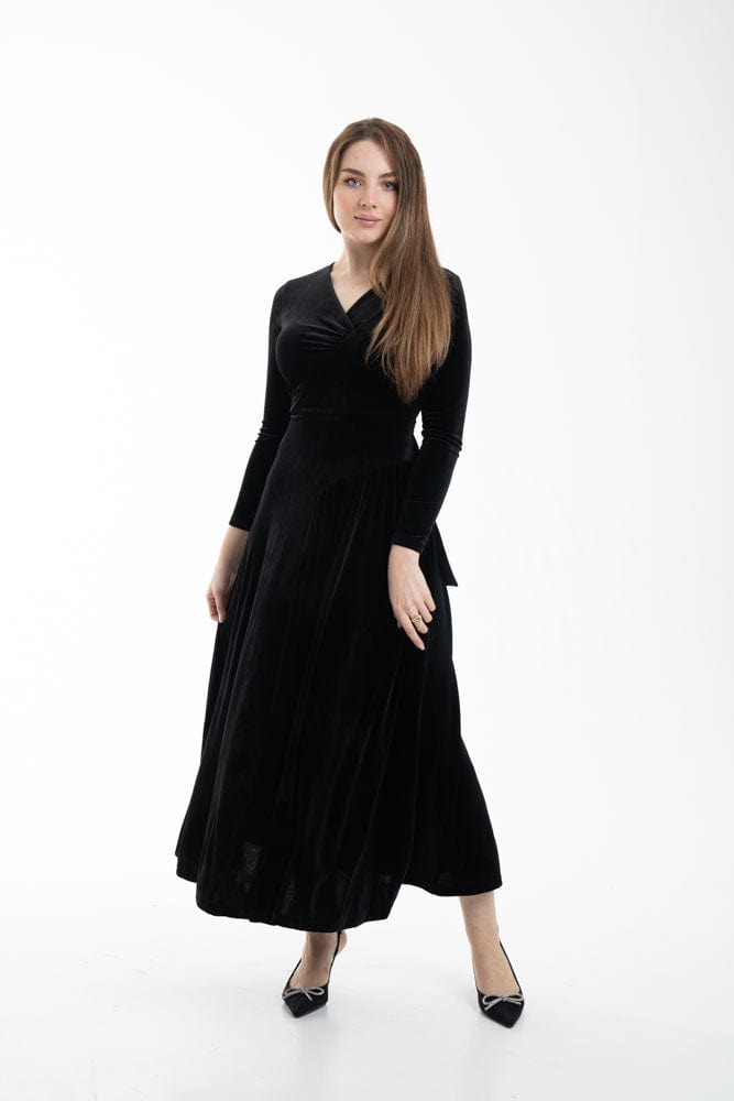 نتشي فستان ماكسي بأكمام طويلة مخملي