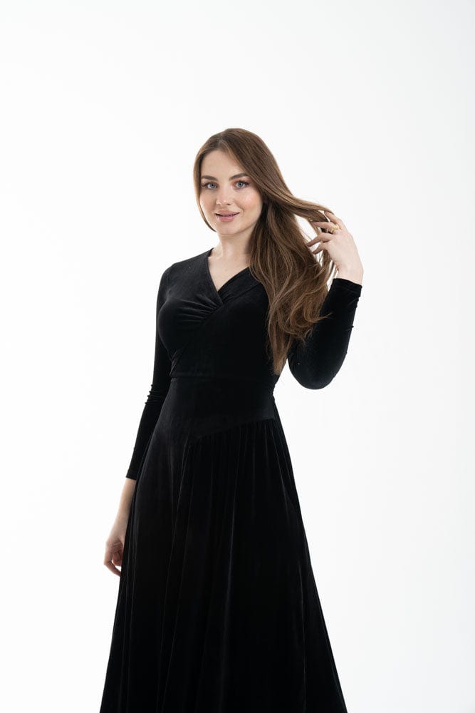 نتشي فستان ماكسي بأكمام طويلة مخملي