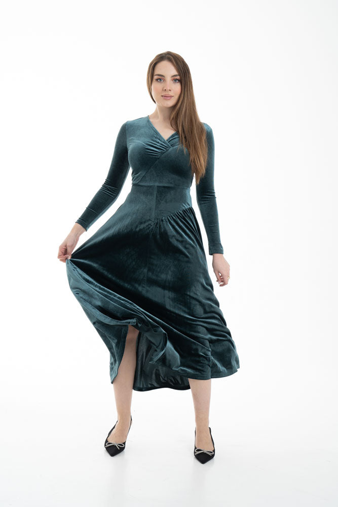 نتشي فستان ماكسي بأكمام طويلة مخملي