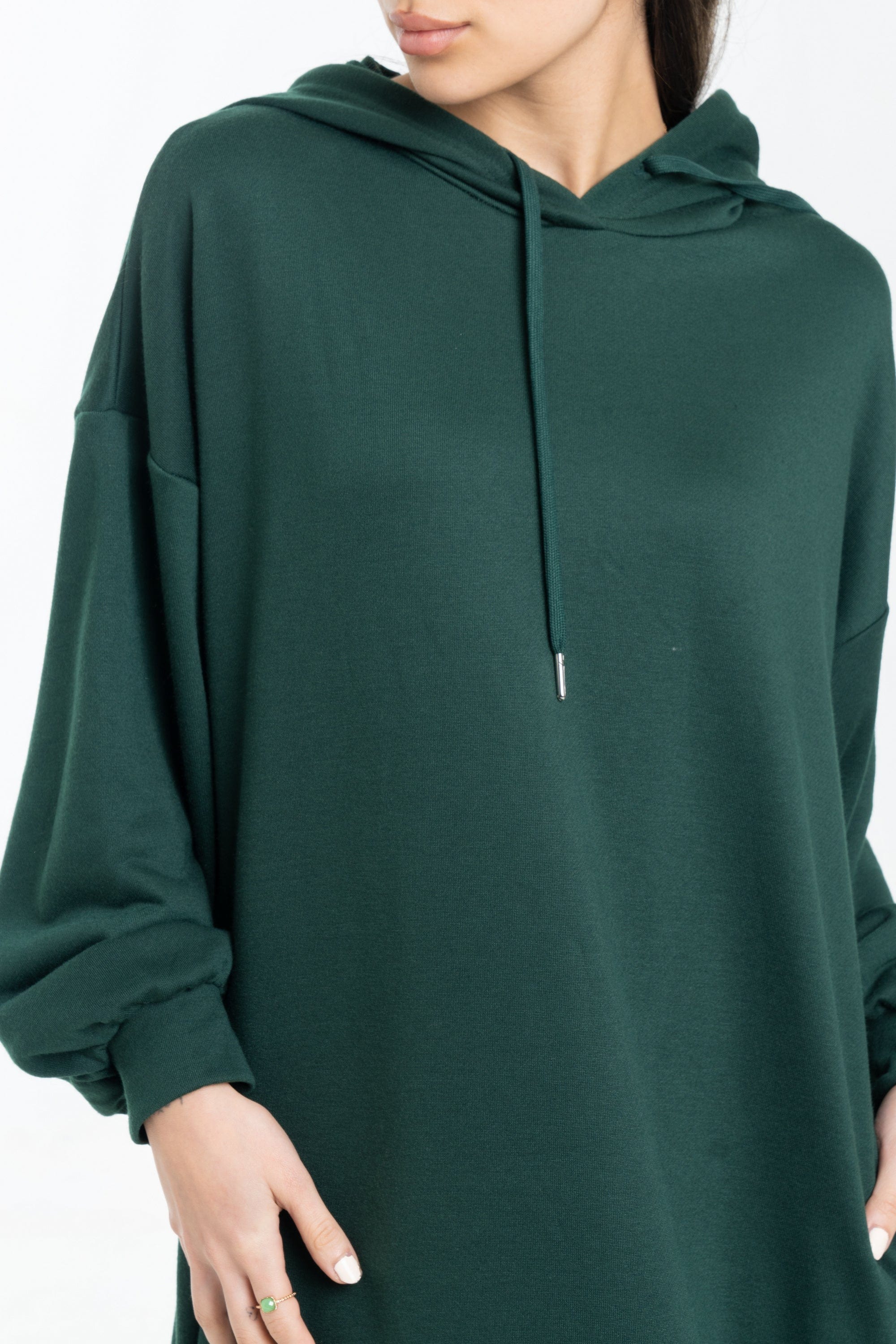 نتشي فستان ميدي بأكمام طويلة وجيوب أمامية ملحق بهودي