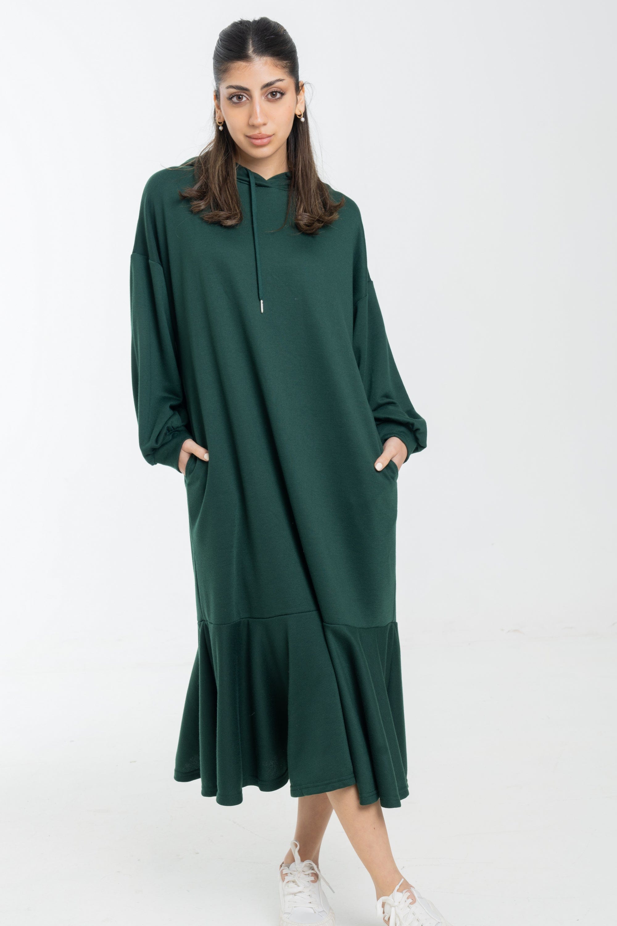 نتشي فستان ميدي بأكمام طويلة وجيوب أمامية ملحق بهودي