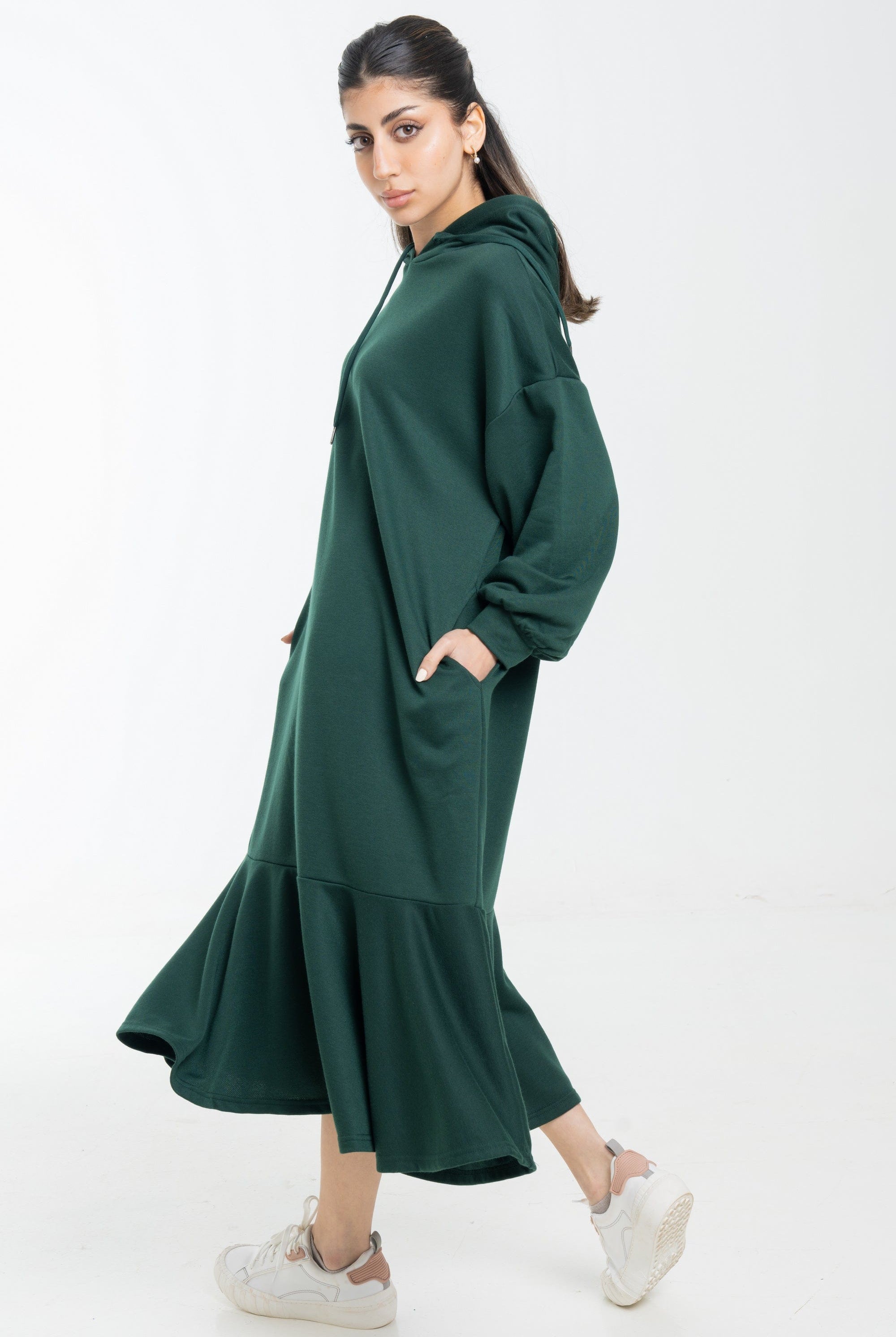 نتشي فستان ميدي بأكمام طويلة وجيوب أمامية ملحق بهودي