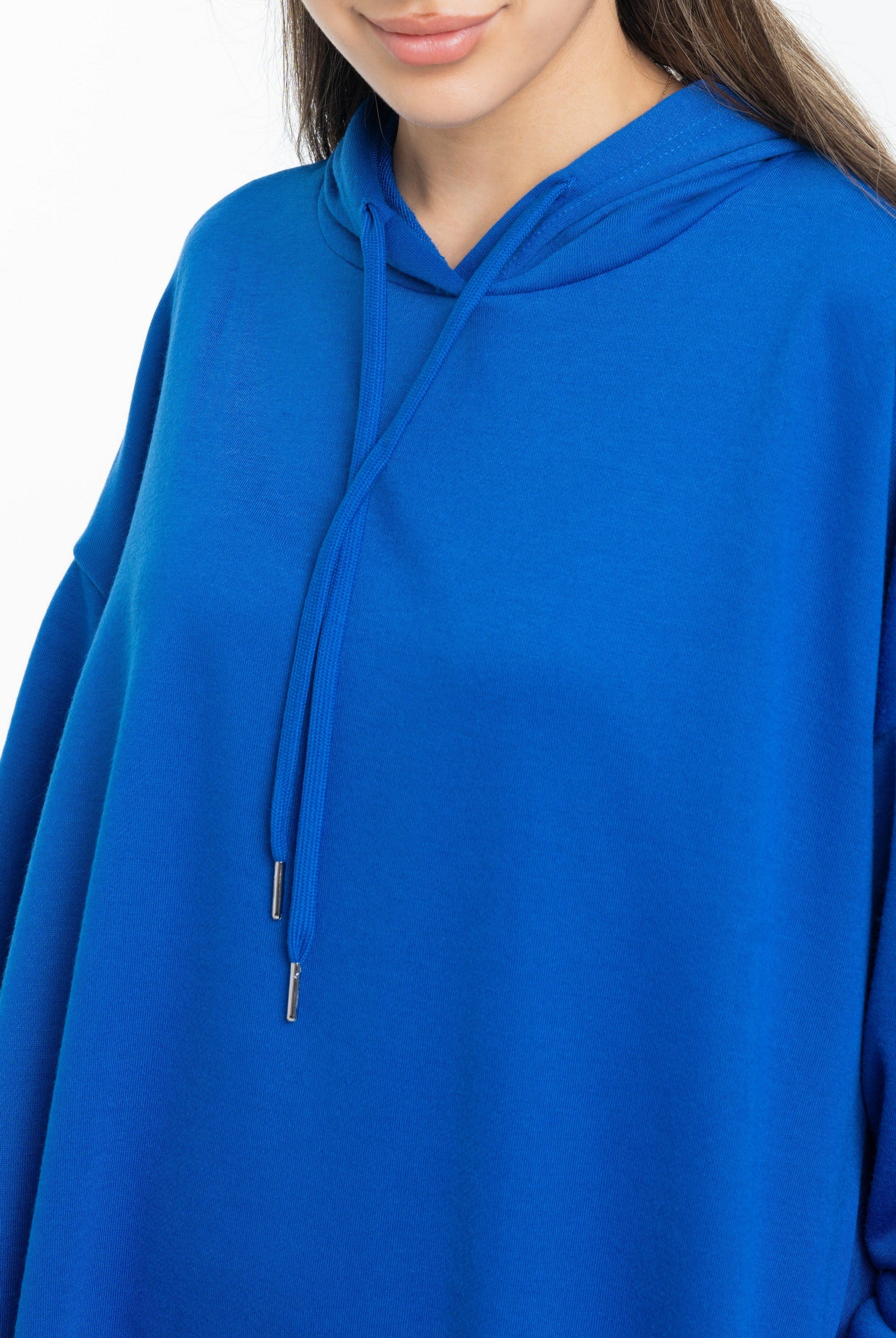 نتشي فستان ميدي بأكمام طويلة وجيوب أمامية ملحق بهودي