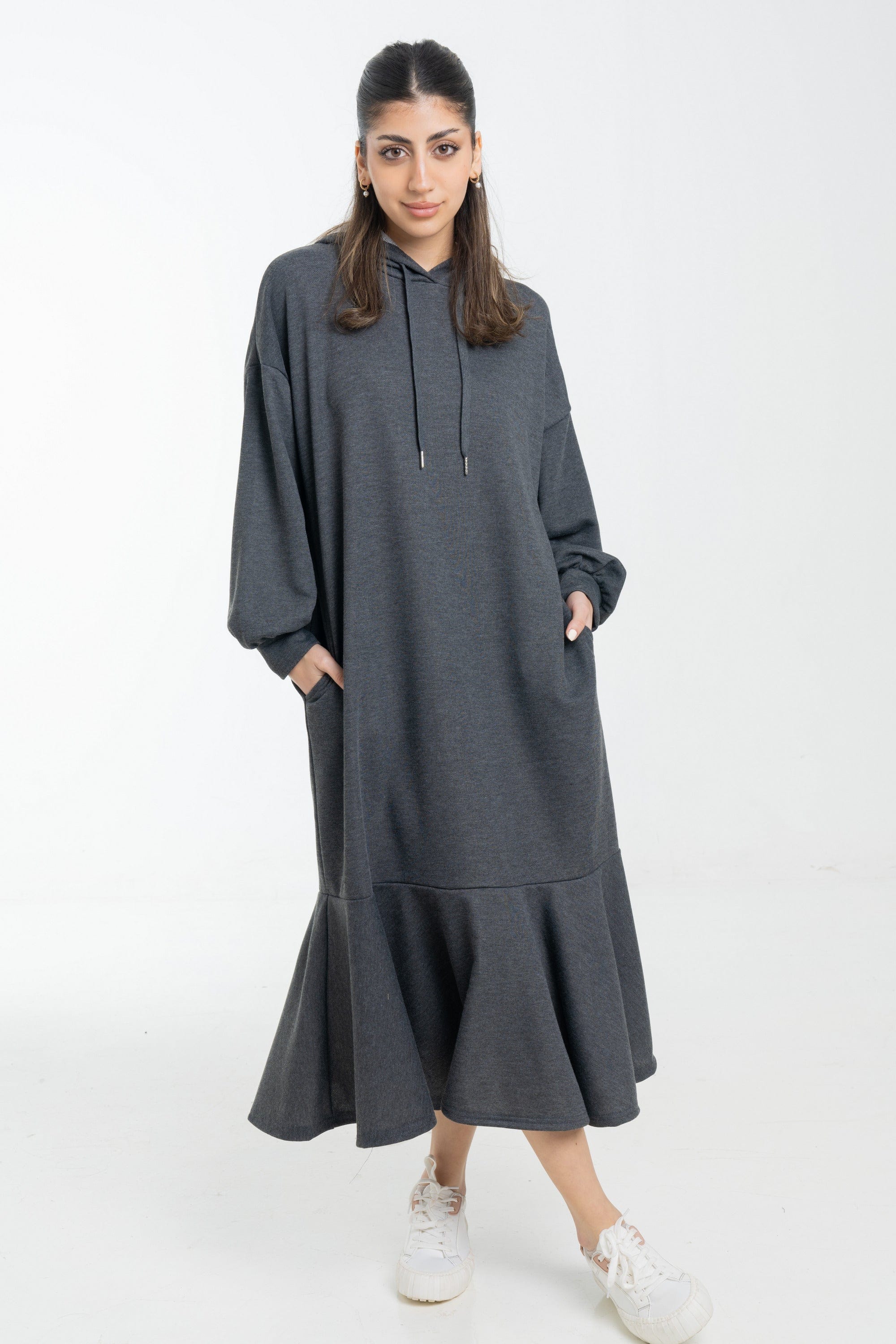 نتشي فستان ميدي بأكمام طويلة وجيوب أمامية ملحق بهودي