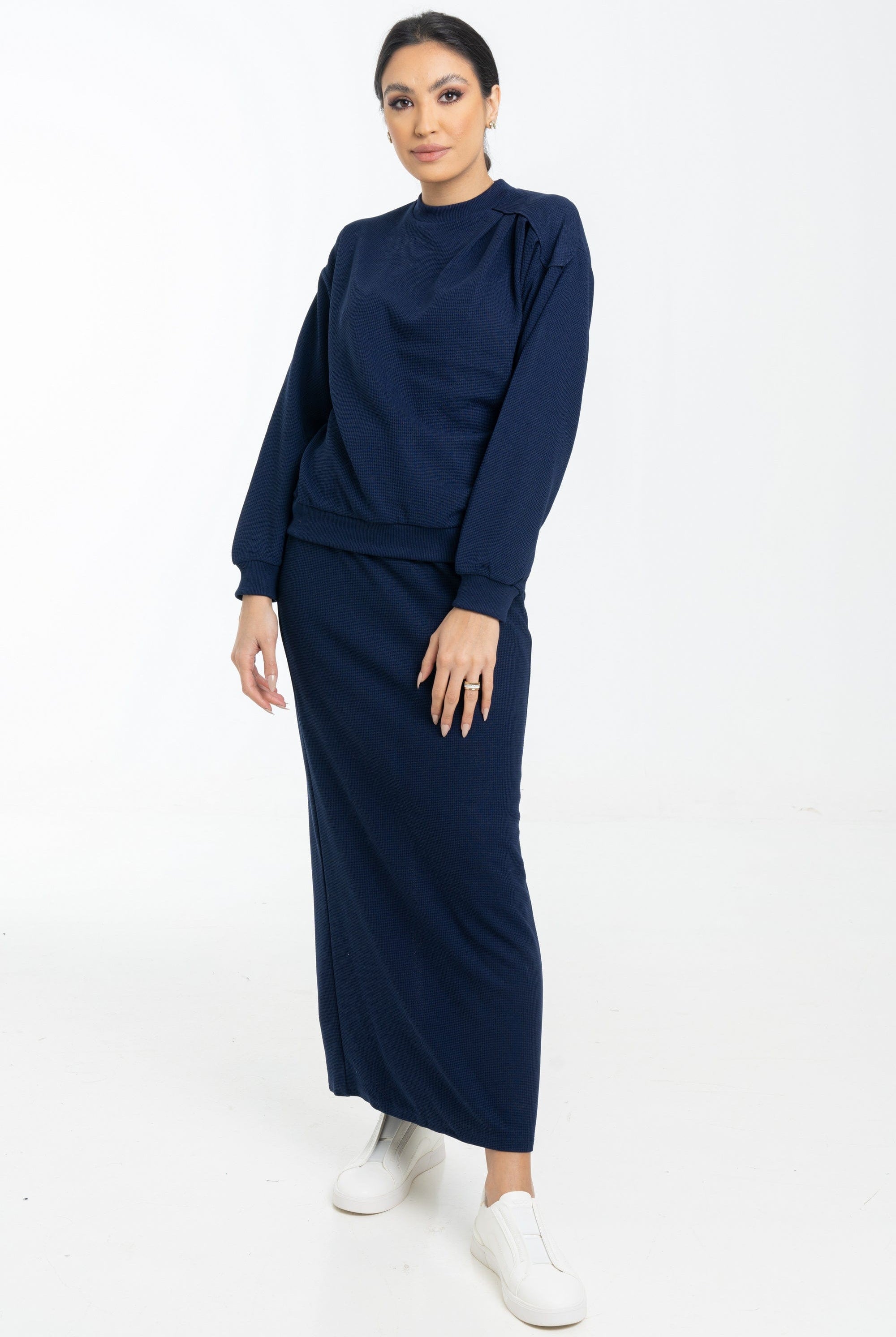 نتشي توب نسائي فضفاض بياقة دائرية