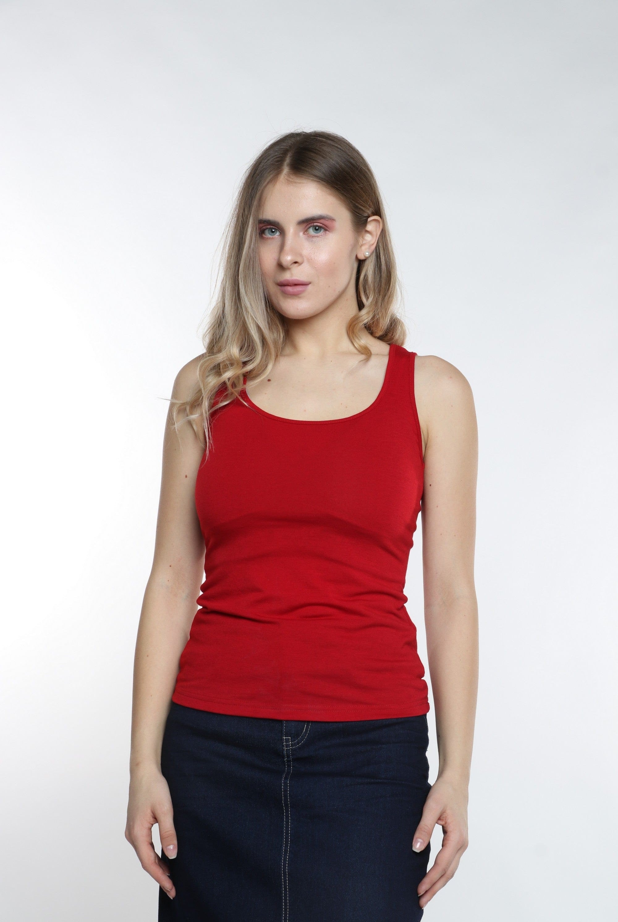 نتشي بلوزة سادة حمالات عريضة مفتوحة نسائي