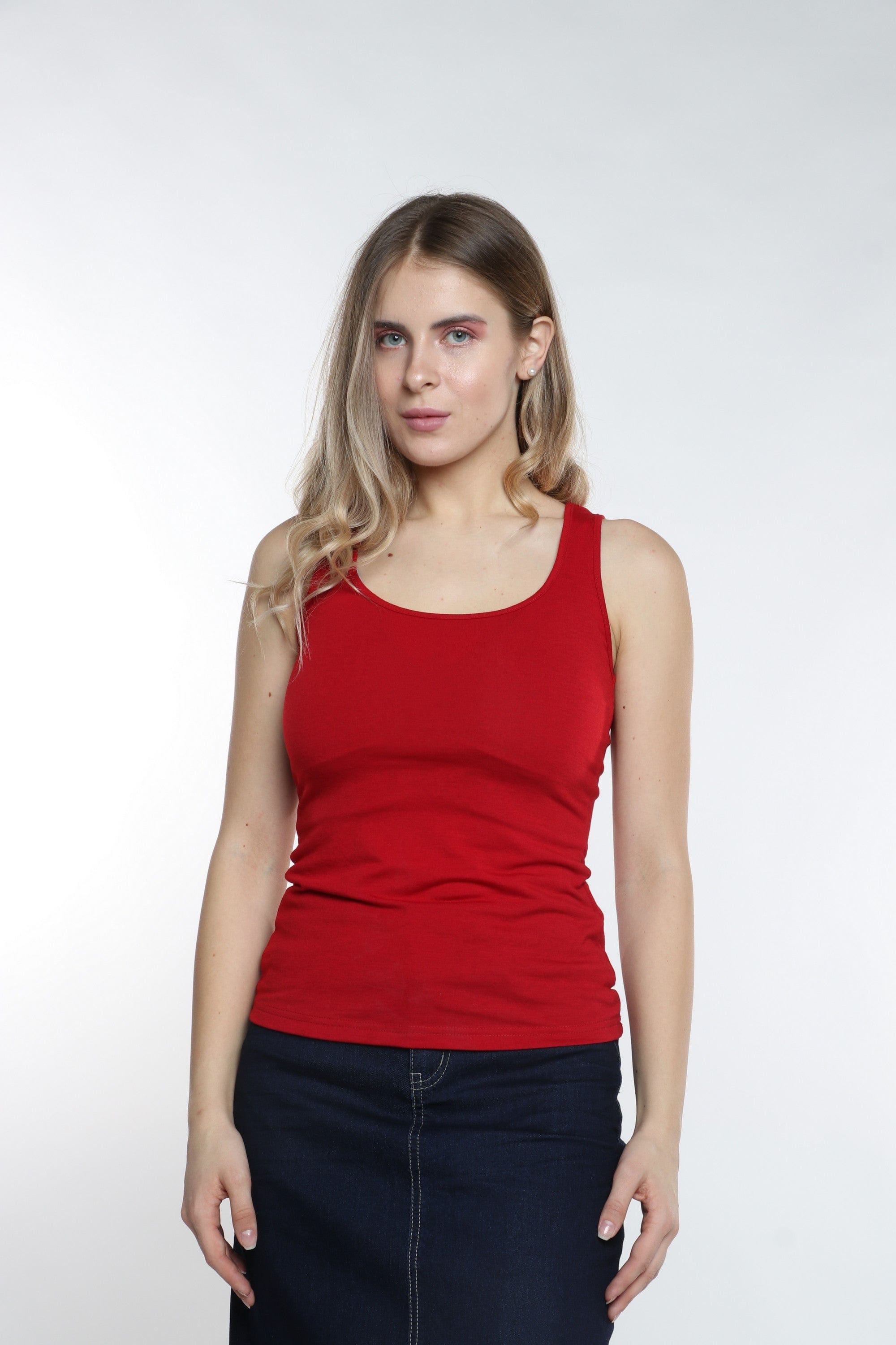 نتشي بلوزة سادة حمالات عريضة مفتوحة نسائي