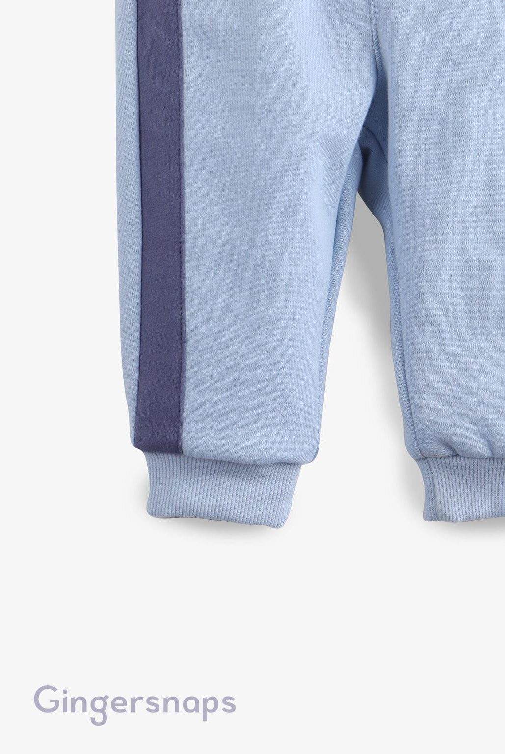 جينجرسنابس بنطلون أولادي سادة بخطوط جانبية وبرباط أزرق