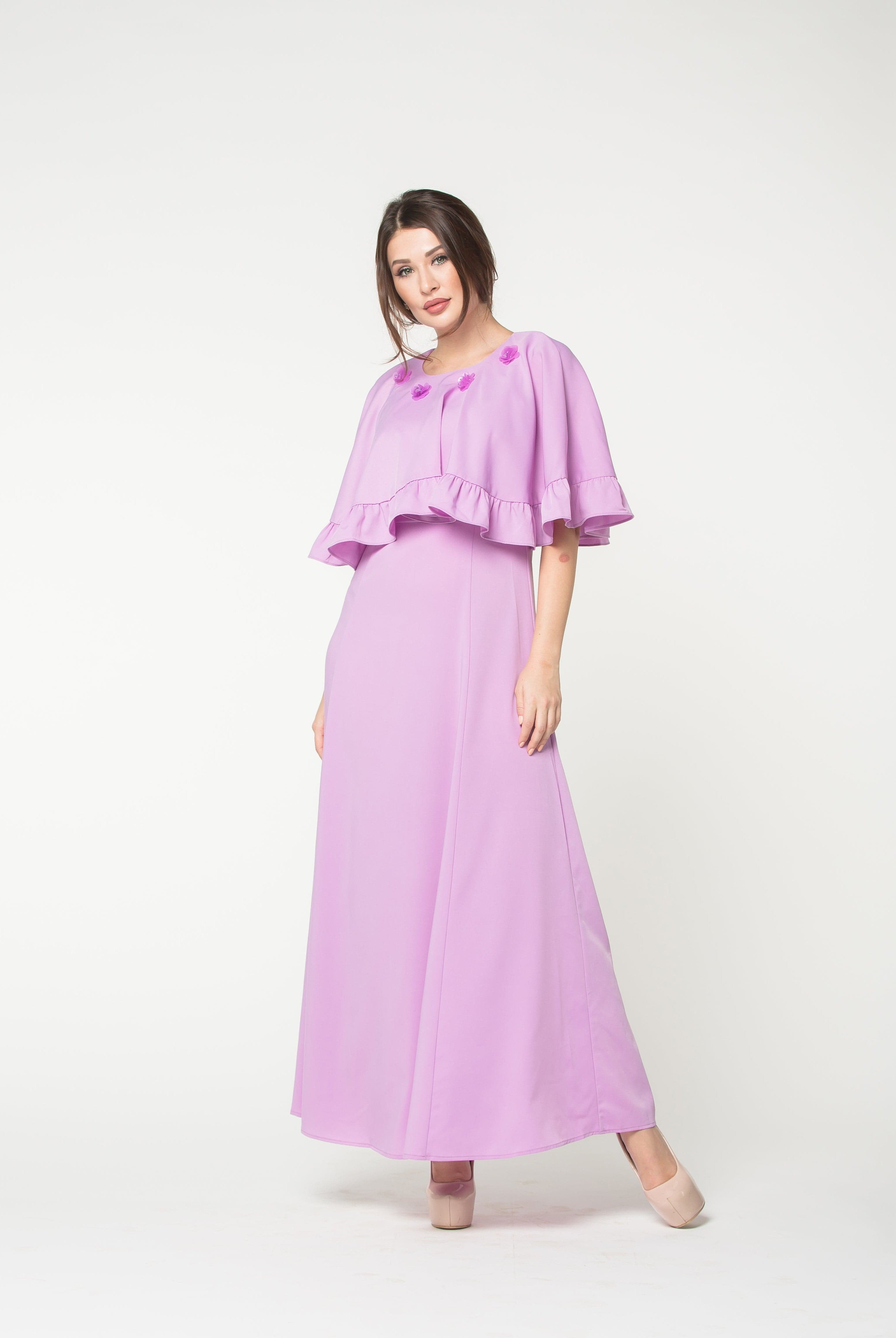 نتشي فستان طويل بأكمام فراشة