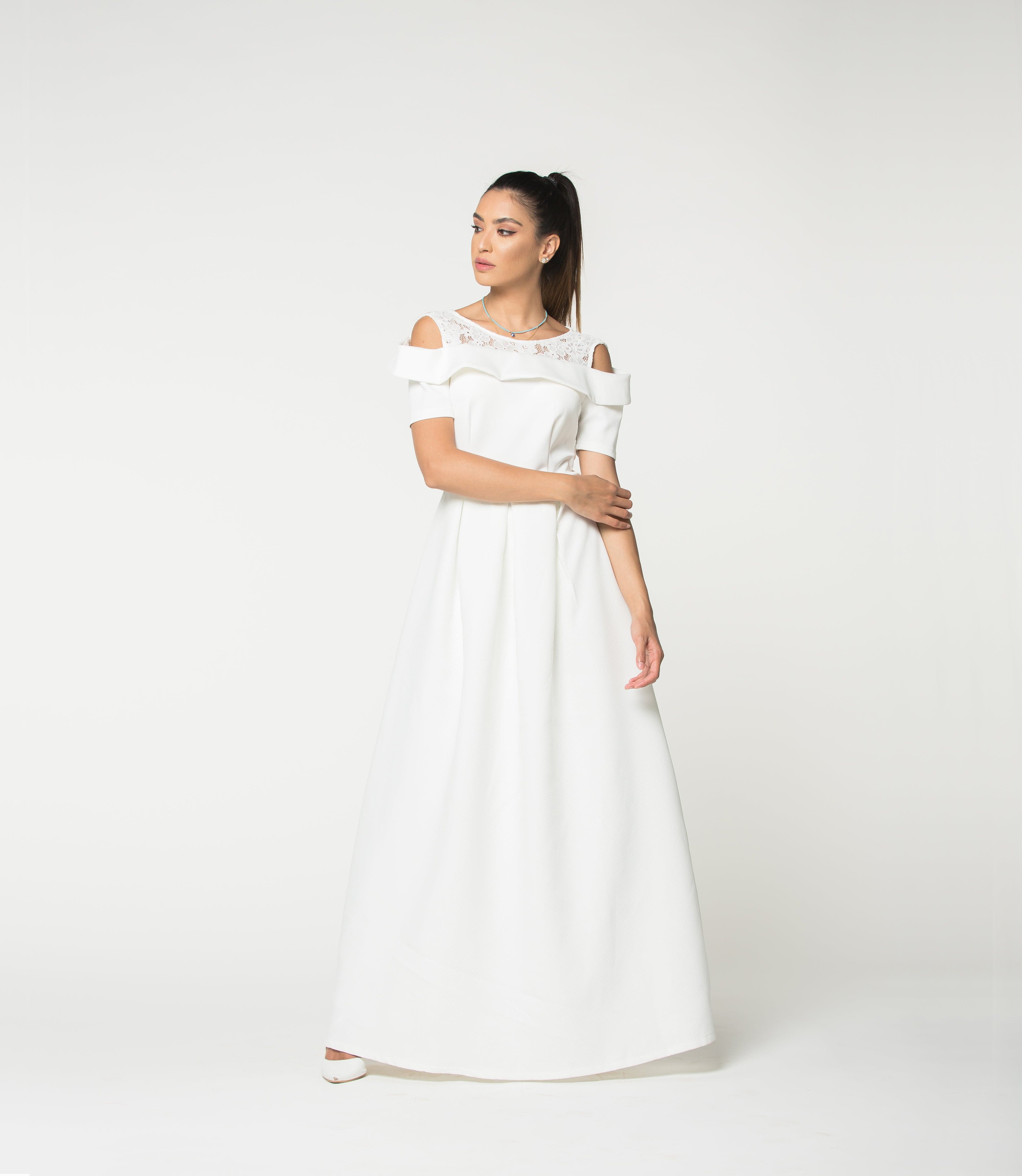 نتشي فستان حريمي طويل مفتوح من الأكتاف