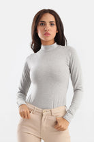 كارينا بلوزة سادة بأكمام طويلة بياقة عالية