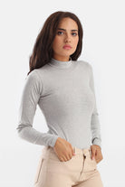 كارينا بلوزة سادة بأكمام طويلة بياقة عالية