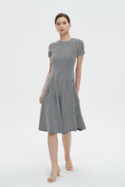 ميكا فستان ميدي بأكمام قصيرة بكسرات على اخصر