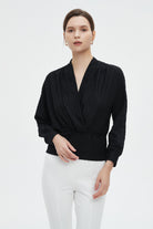 ميكا بلوزة نسائية بأكمام طويلة وفتحة صدر