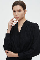 ميكا بلوزة نسائية بأكمام طويلة وفتحة صدر