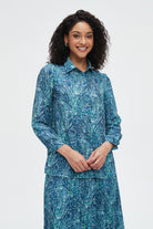 نتشي بلوزة نسائية منقوشة بكم طويل وأزرار أمامية