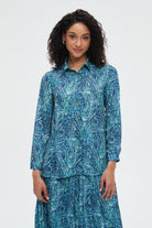 نتشي بلوزة نسائية منقوشة بكم طويل وأزرار أمامية