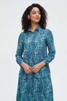 نتشي بلوزة نسائية منقوشة بكم طويل وأزرار أمامية