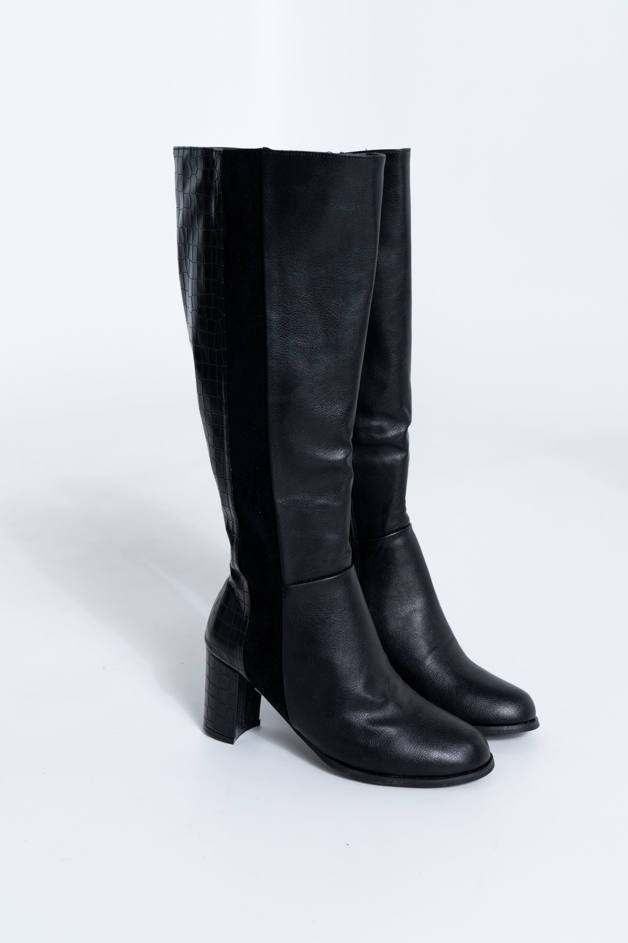 داليدرس بوت طويل بكعب مرتفع أسود