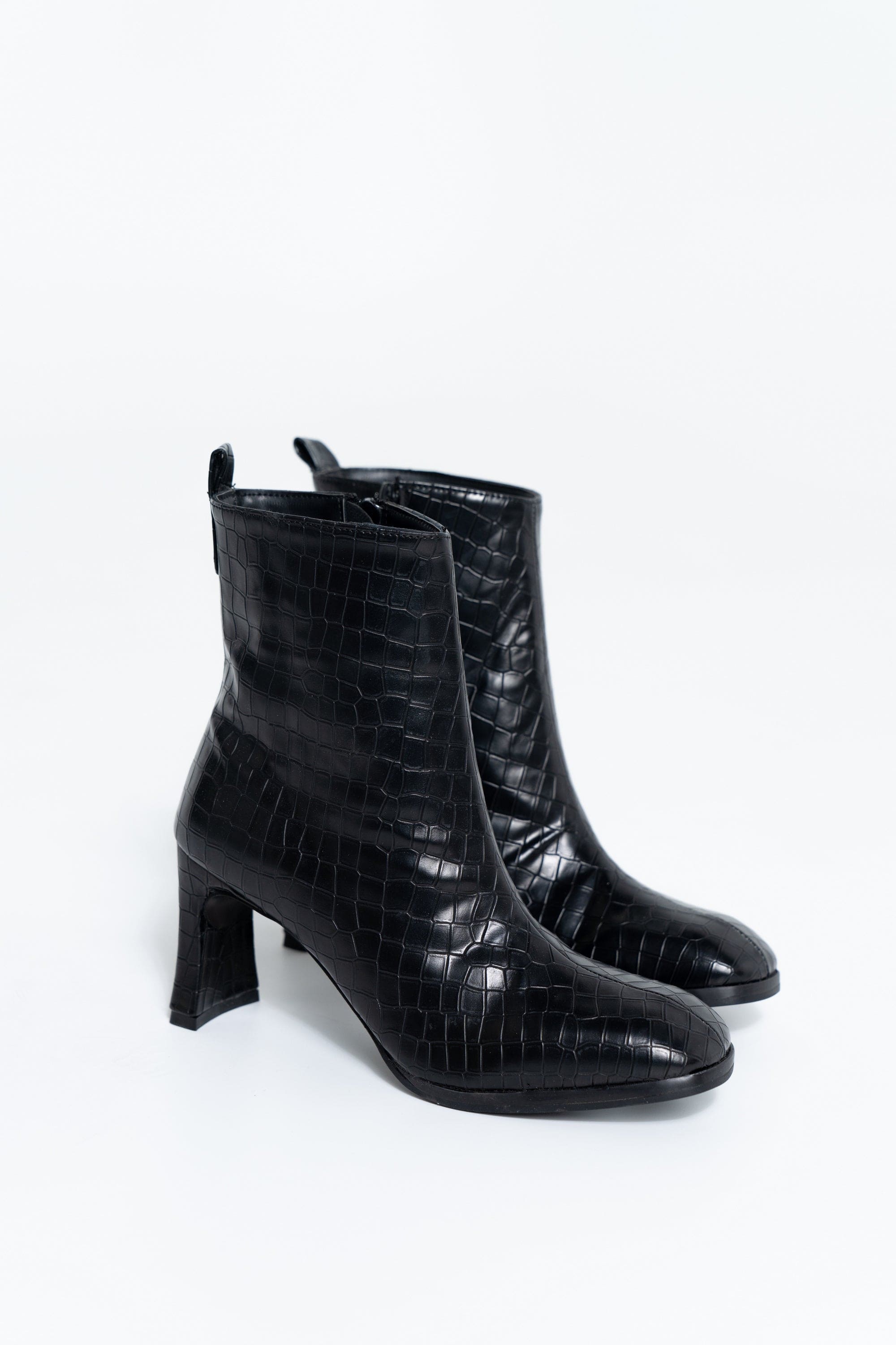 داليدرس بوت بكعب عالي على شكل جلد ثعبان أسود