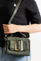 داليدرس حقيبة كتف جلد بحلقة معدنية