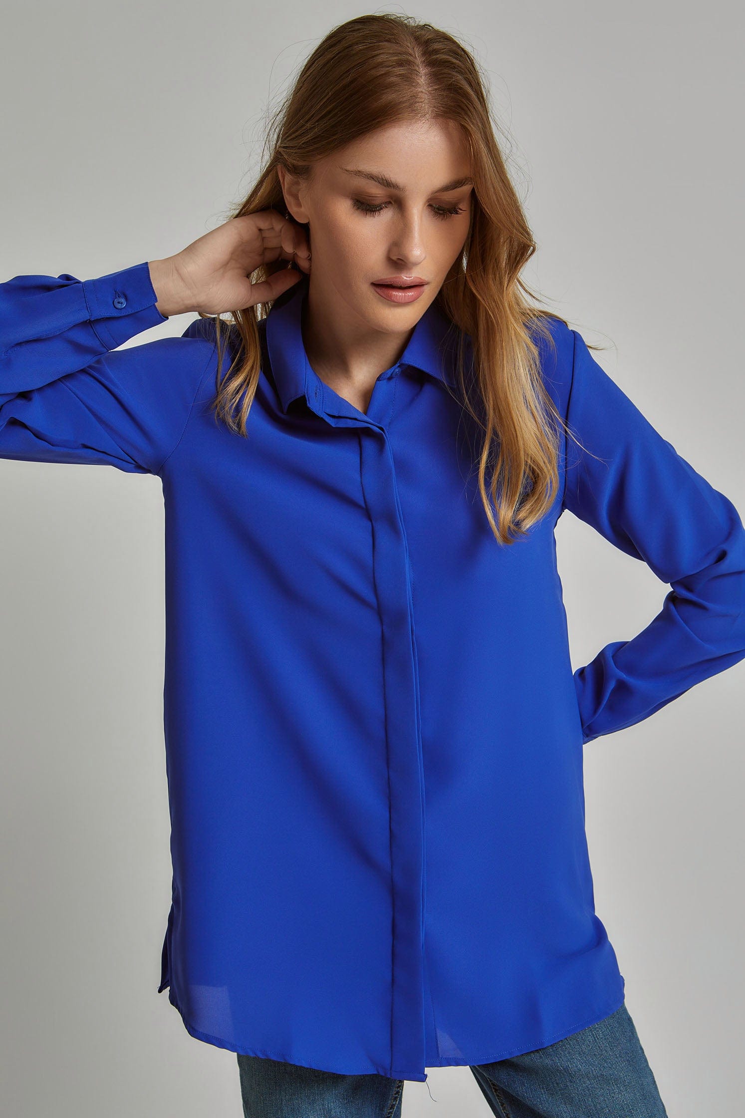 داليدرس بلوزة نسائية سادة بأكمام طويلة